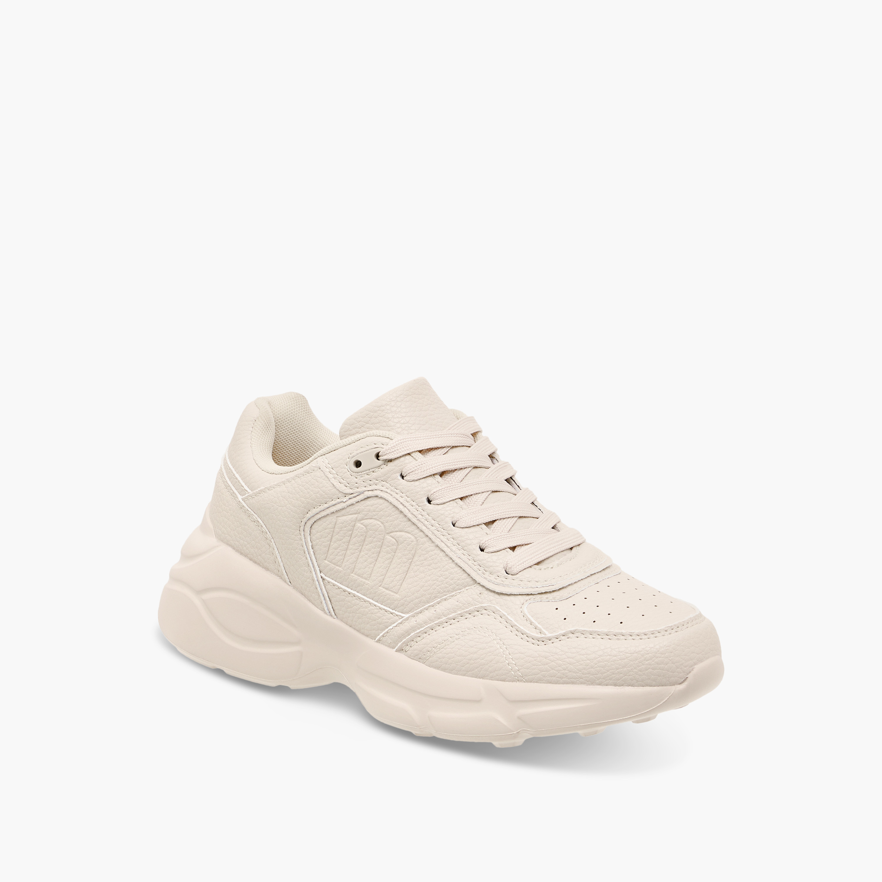 حذاء سنيكرز برباط إغلاق ونقوش مونوجرام من ميسي-women-shoes-sneakers-image-3