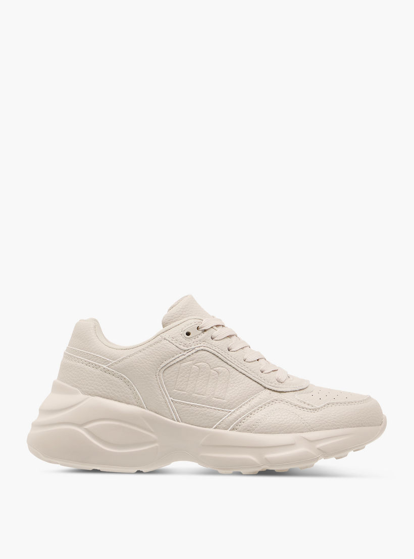 حذاء سنيكرز برباط إغلاق ونقوش مونوجرام من ميسي-women-shoes-sneakers-image-4