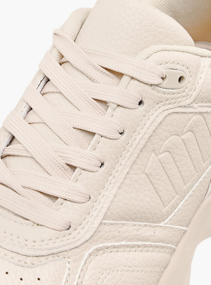 حذاء سنيكرز برباط إغلاق ونقوش مونوجرام من ميسي-women-shoes-sneakers-image-5