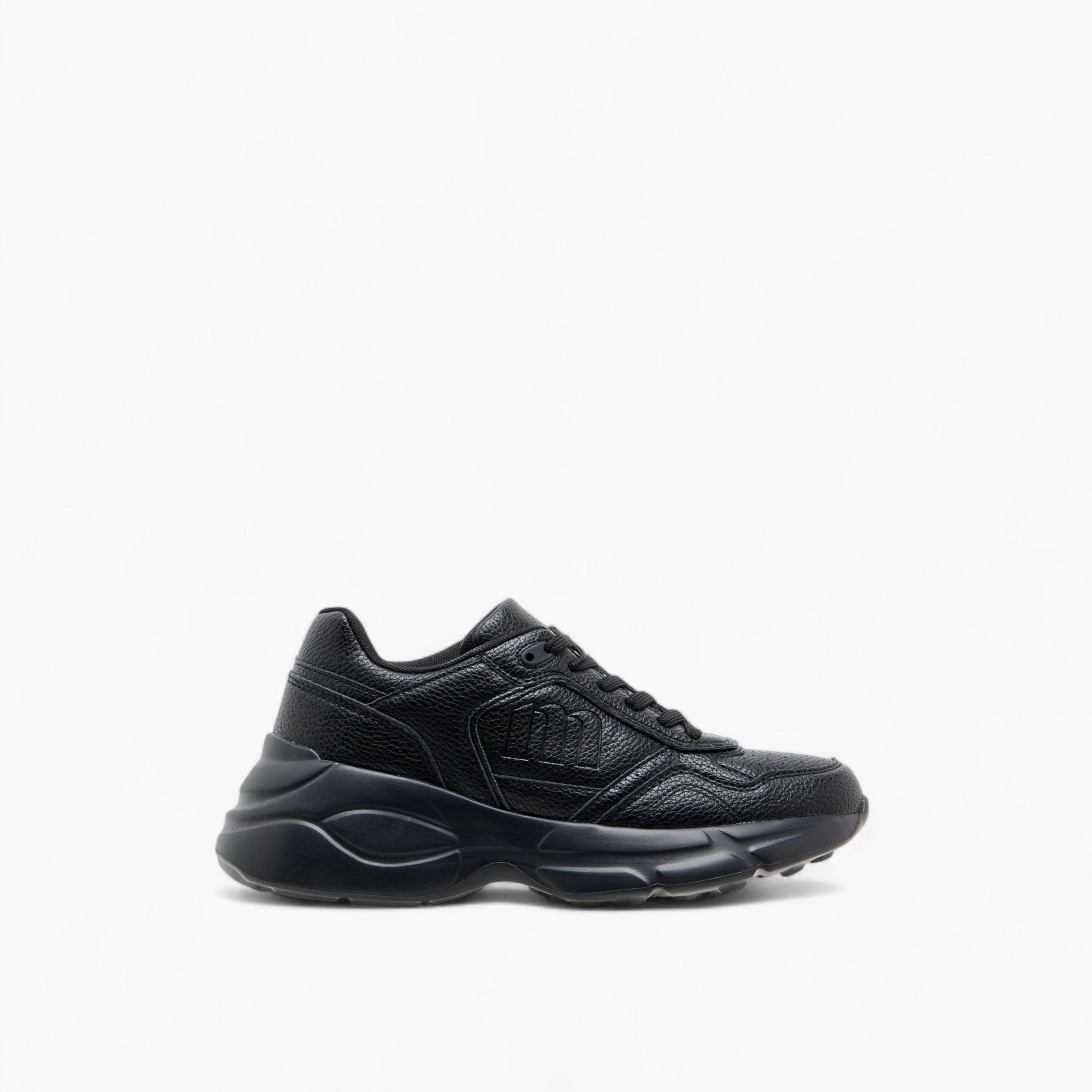حذاء سنيكرز برباط إغلاق ونقوش مونوجرام من ميسي-women-shoes-sneakers-image-9