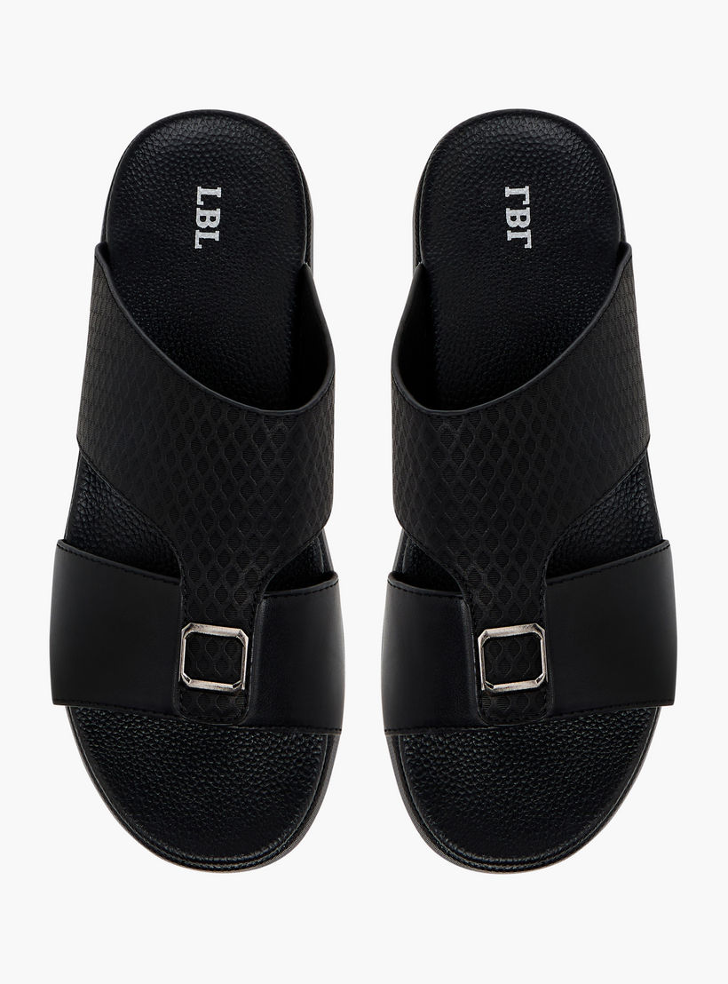 صندل مريح سهل الارتداء بارز الملمس بتفاصيل ميتاليك من إل بي إل من شو إكسبريس-men-shoes-sandals-image-1