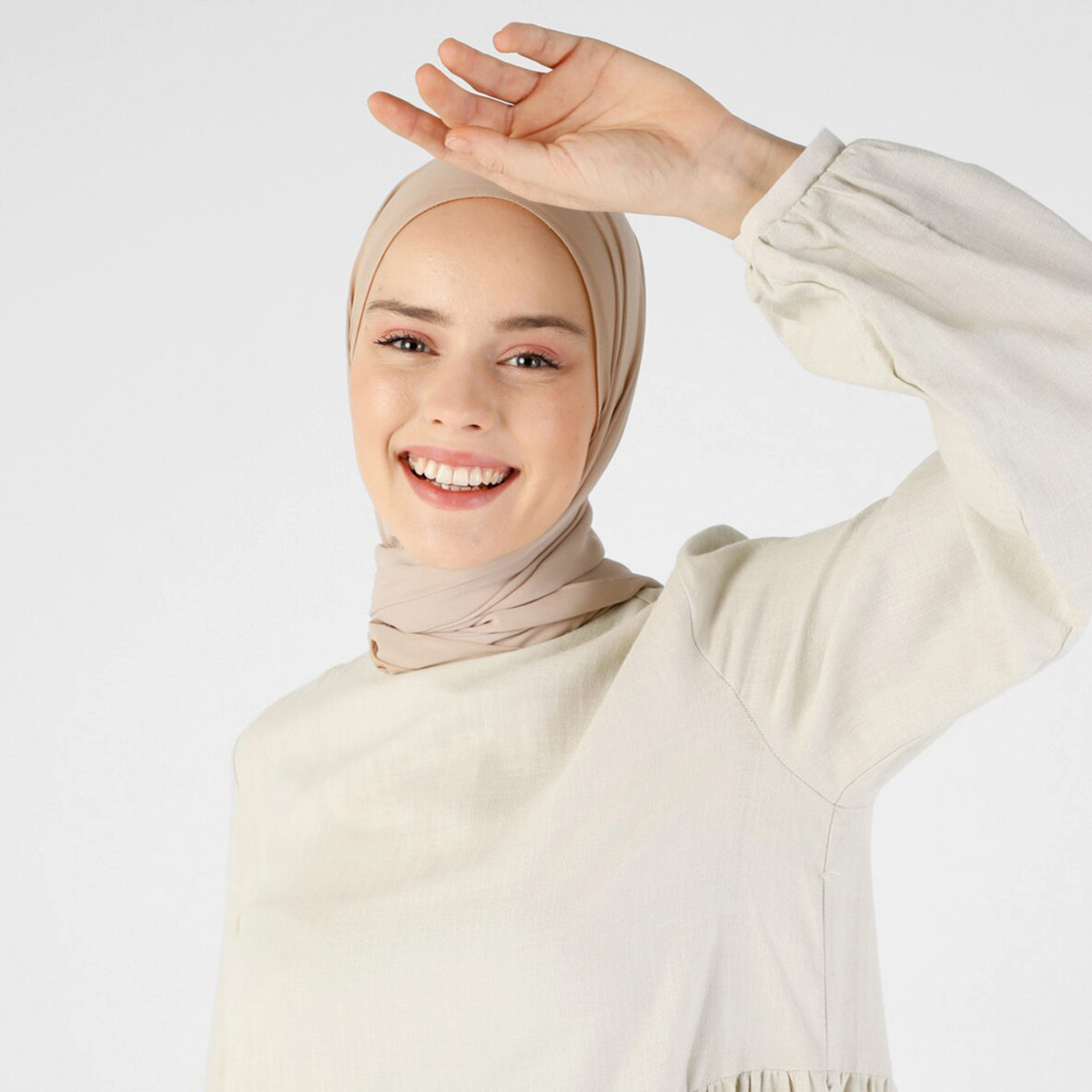  فستان ماكسي نسائي من مودانيسا بلون بيج سادة بسحاب خلفي وياقة عالية-women-clothing-dresses-image-2