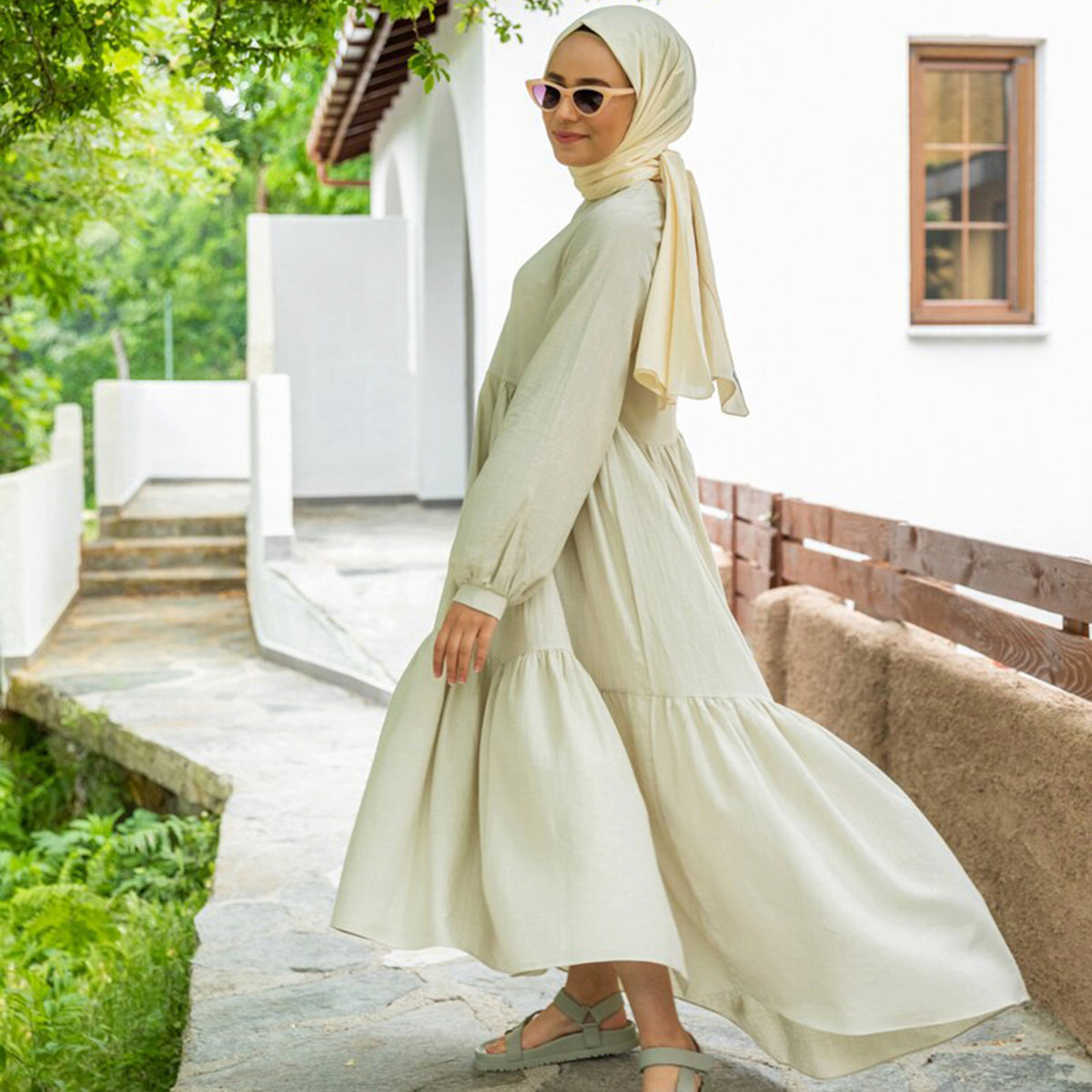  فستان ماكسي نسائي من مودانيسا بلون بيج سادة بسحاب خلفي وياقة عالية-women-clothing-dresses-image-6