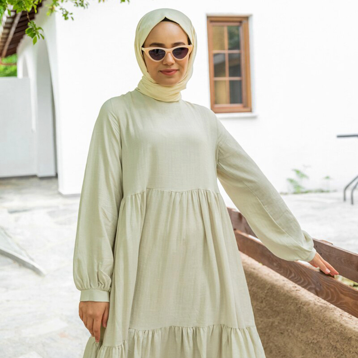  فستان ماكسي نسائي من مودانيسا بلون بيج سادة بسحاب خلفي وياقة عالية-women-clothing-dresses-image-7