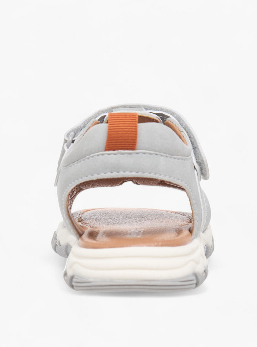 صندل خفيف بتفاصيل مغرّزة وشريط إغلاق لاصق للأولاد من كابا-boys-shoes-sandals-image-4
