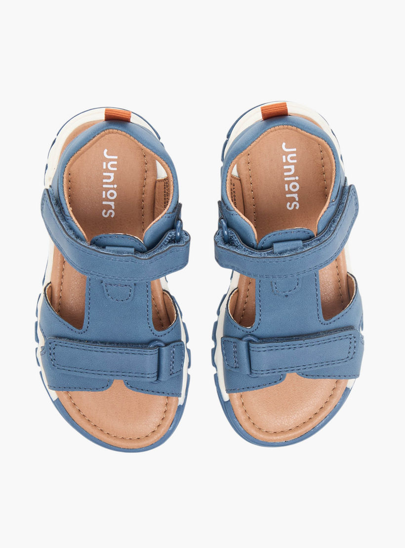 صندل خفيف بتفاصيل مغرّزة وشريط إغلاق لاصق للأولاد من كابا-boys-shoes-sandals-image-1