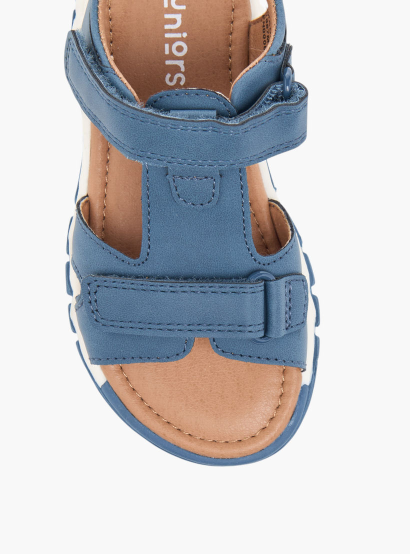 صندل خفيف بتفاصيل مغرّزة وشريط إغلاق لاصق للأولاد من كابا-boys-shoes-sandals-image-3
