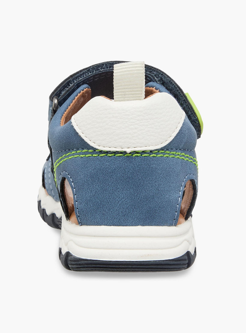 صندل بمقدمة مفتوحة وشريط إغلاق لاصق للأولاد من جونيورز-boys-shoes-sandals-image-4