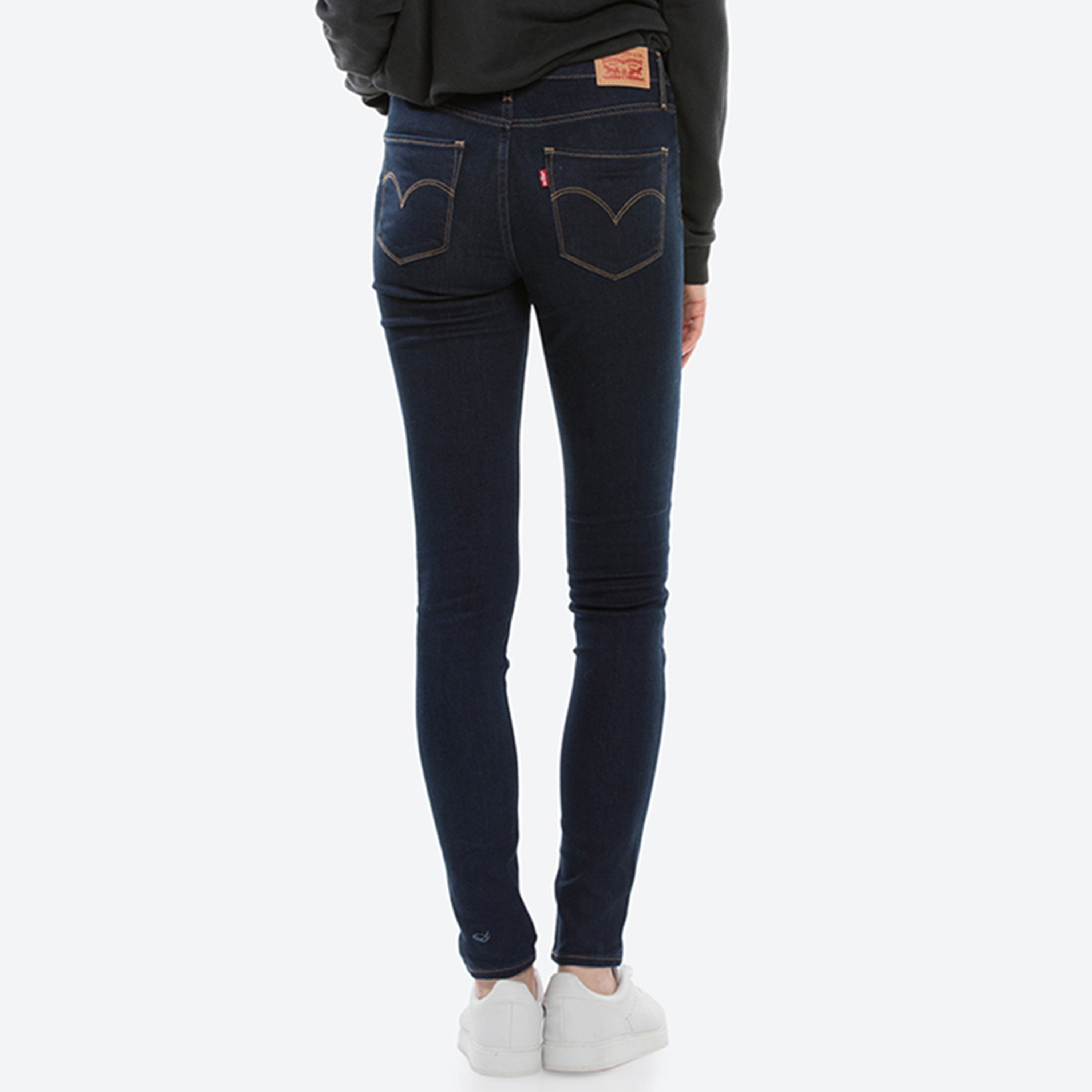  جينز نسائي 721 بقصة ضيقة بخمسة جيوب باللون الأزرق الداكن من ليفايس-women-clothing-bottoms-jeans-image-4