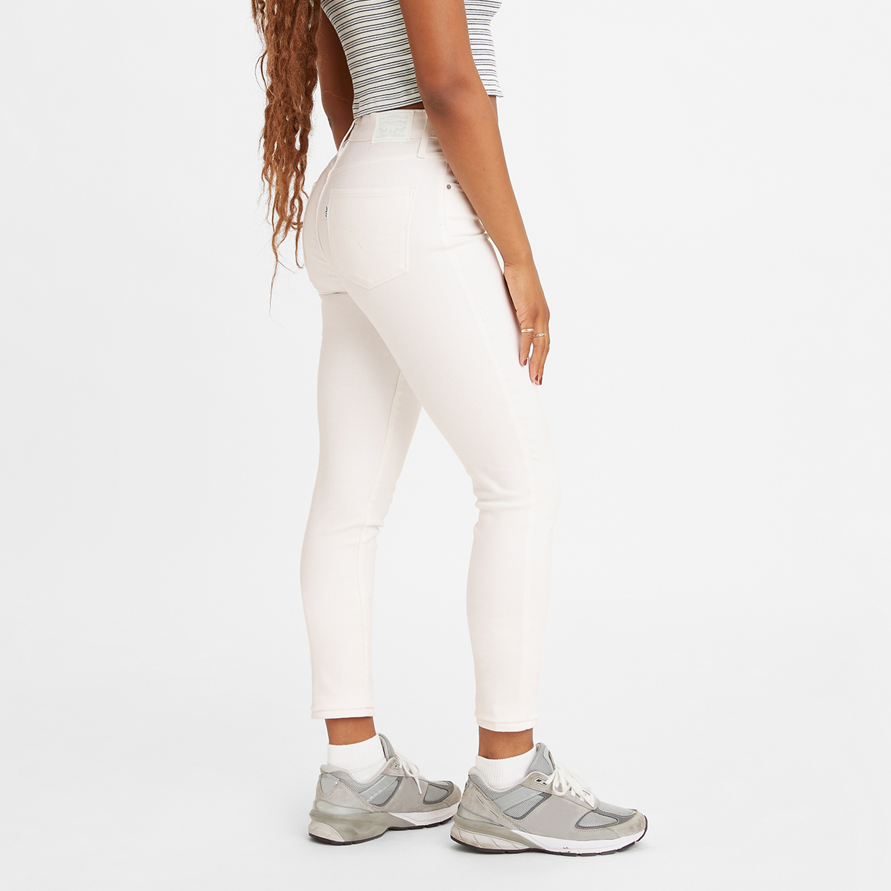  جينز نسائي 721 بقصة ضيقة أبيض بخمسة جيوب من ليفايس-women-clothing-bottoms-jeans-image-2