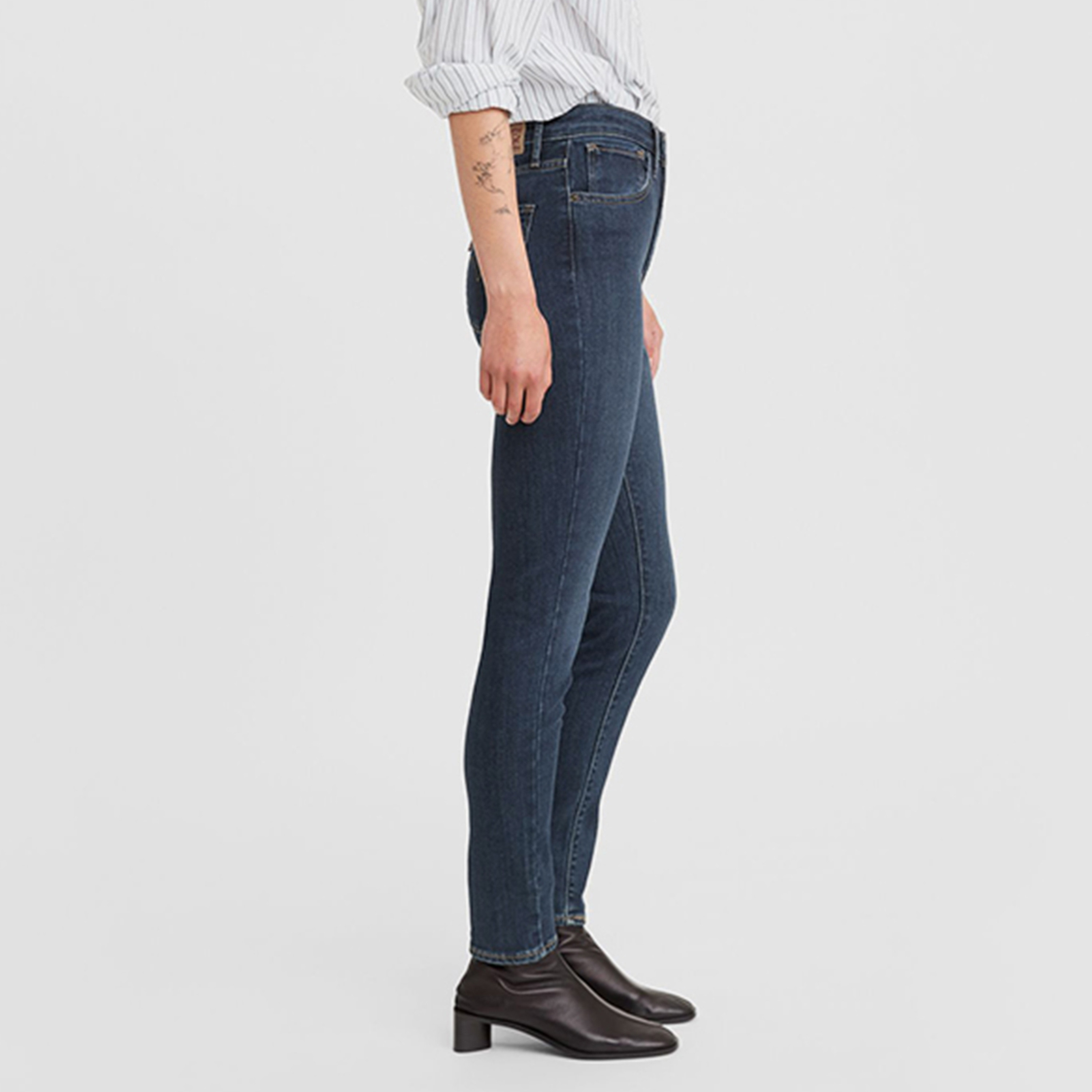بنطلون جينز نسائي 721 بقصة ضيقة جدا أزرق بخمسة جيوب، مقاس 32 من ليفايس-women-clothing-bottoms-jeans-image-3