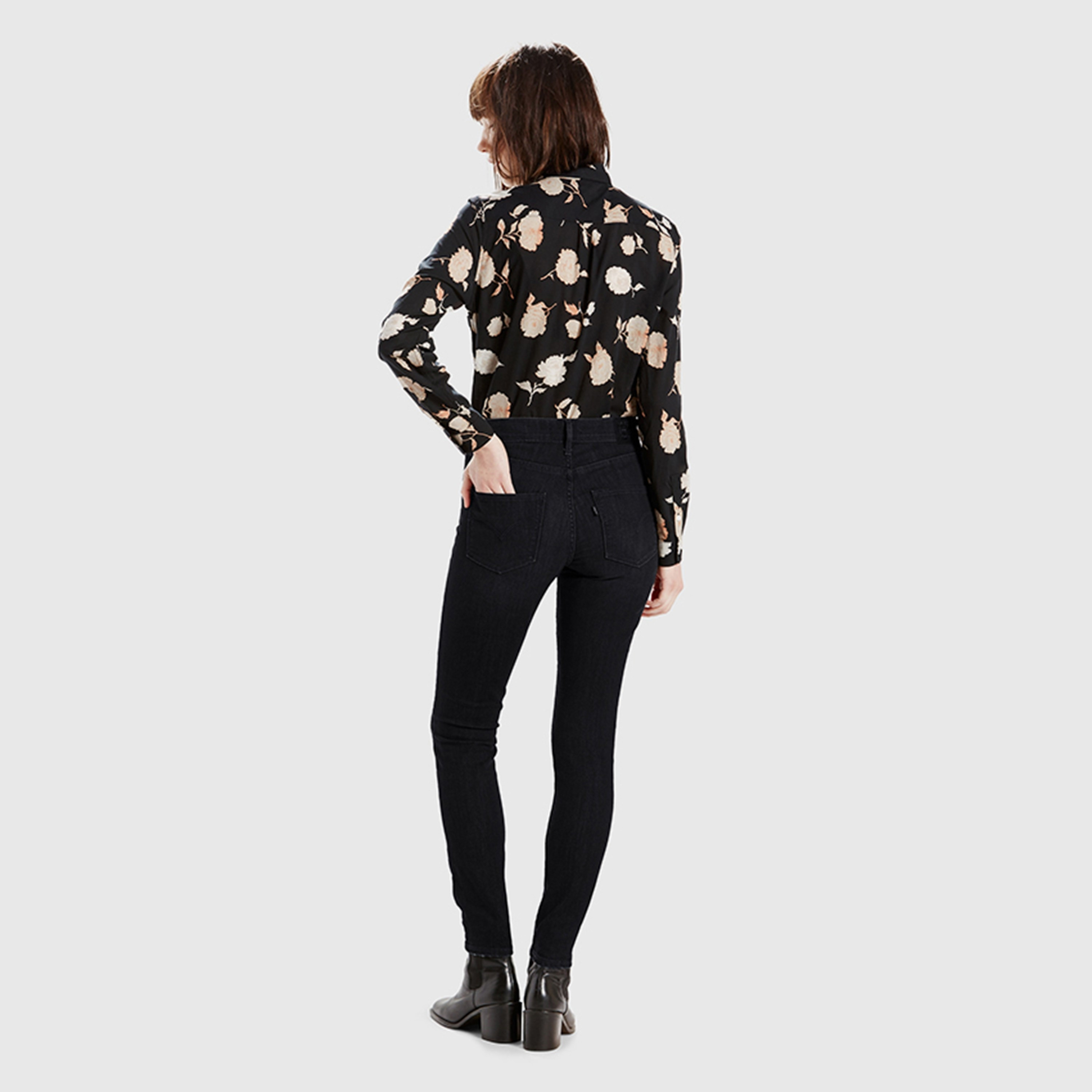  جينز نسائي 721 بقصة ضيقة أسود بخمسة جيوب من ليفايس-women-clothing-bottoms-jeans-image-4
