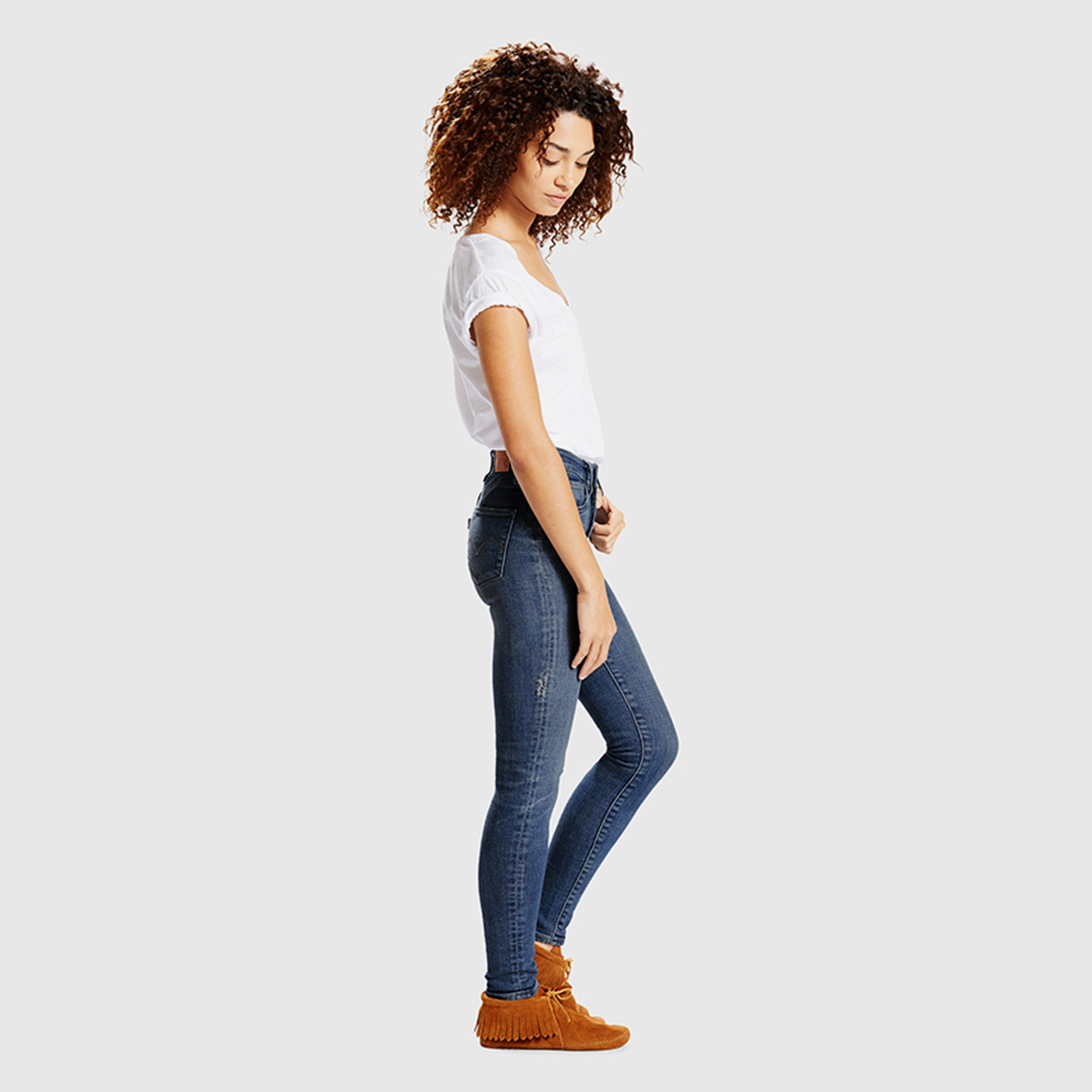  جينز نسائي 721 بقصة ضيقة بخمسة جيوب باللون الأزرق من ليفايس-women-clothing-bottoms-jeans-image-2