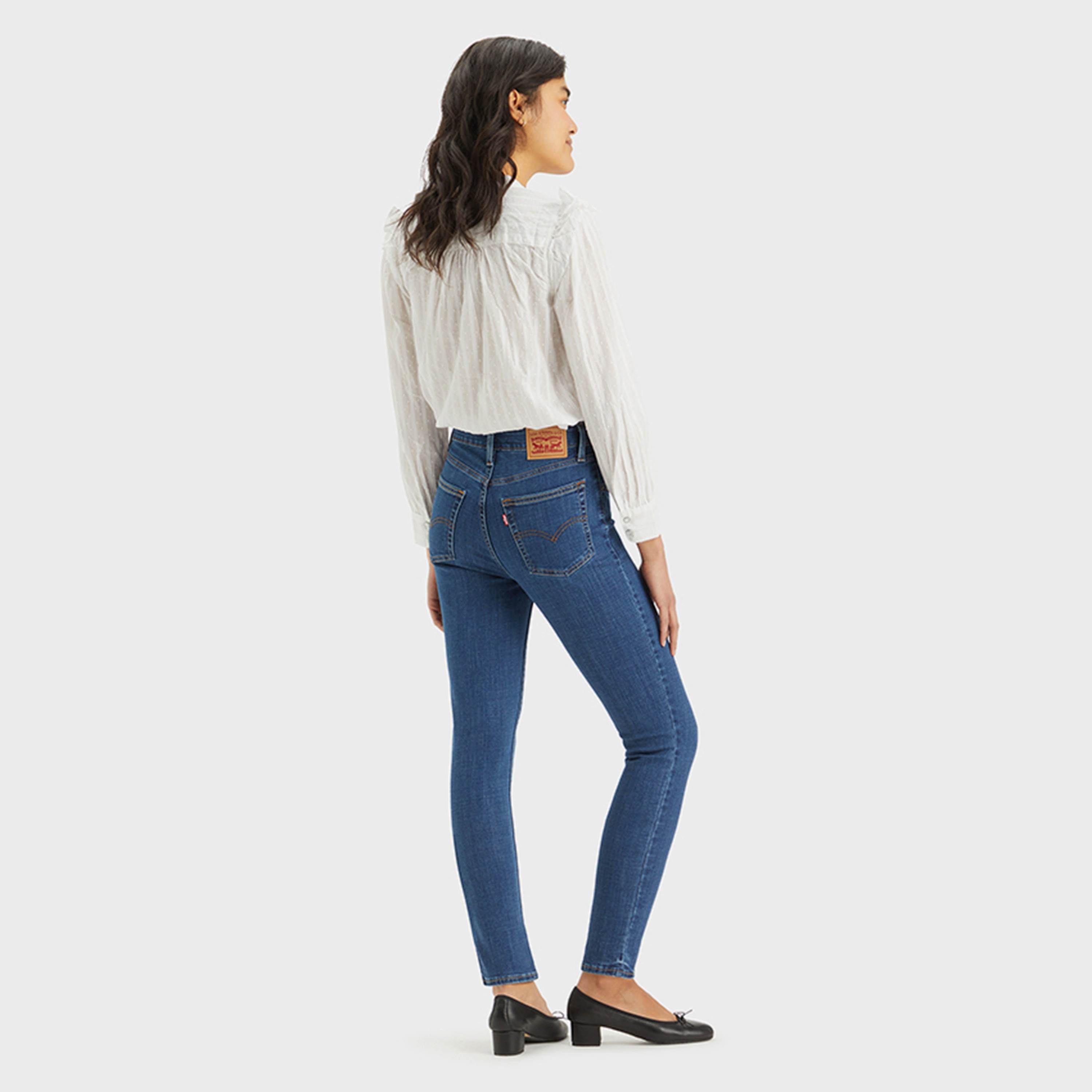  جينز نسائي 721 بقصة ضيقة بخمسة جيوب باللون الأزرق من ليفايس-women-clothing-bottoms-jeans-image-3
