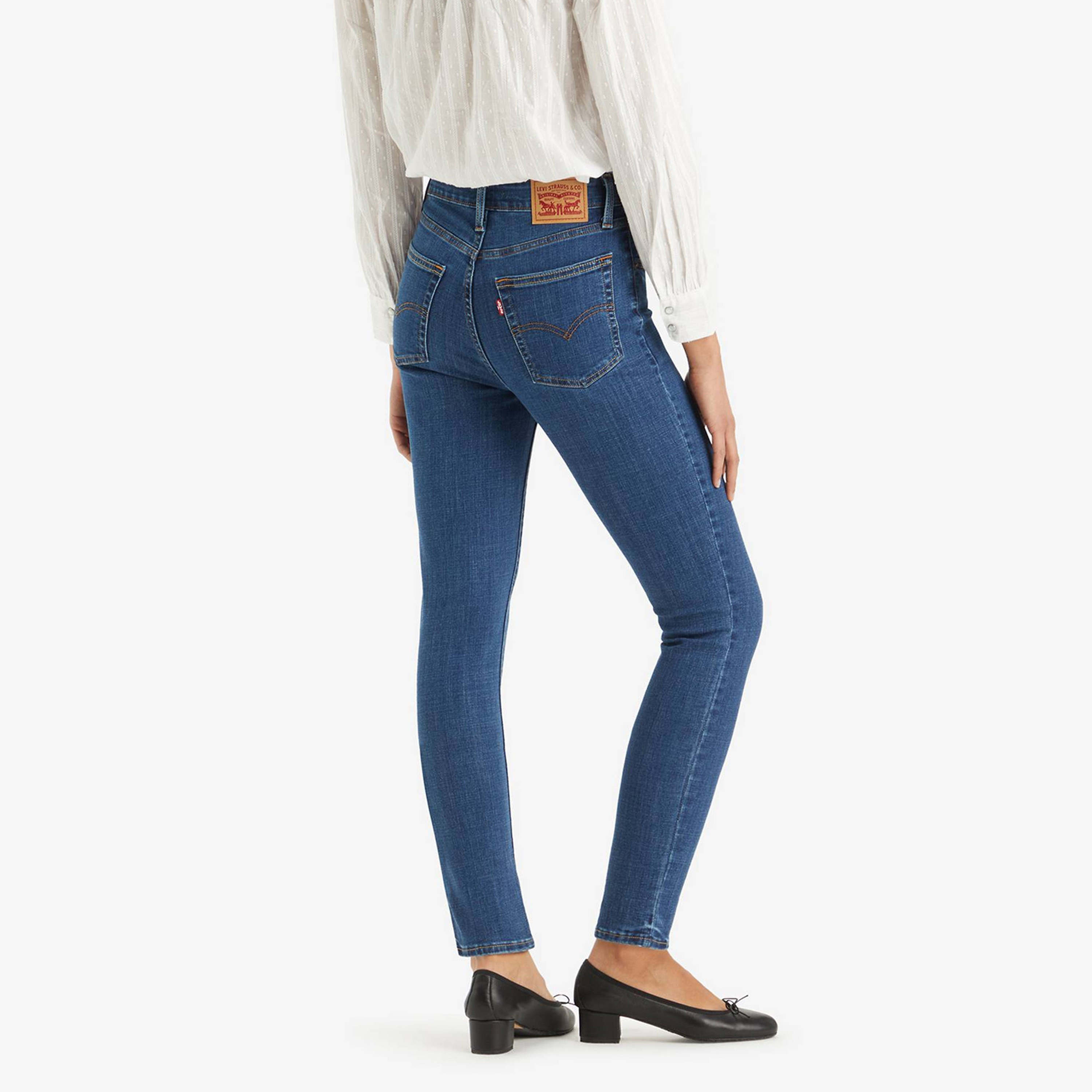  جينز نسائي 721 بقصة ضيقة بخمسة جيوب باللون الأزرق من ليفايس-women-clothing-bottoms-jeans-image-5