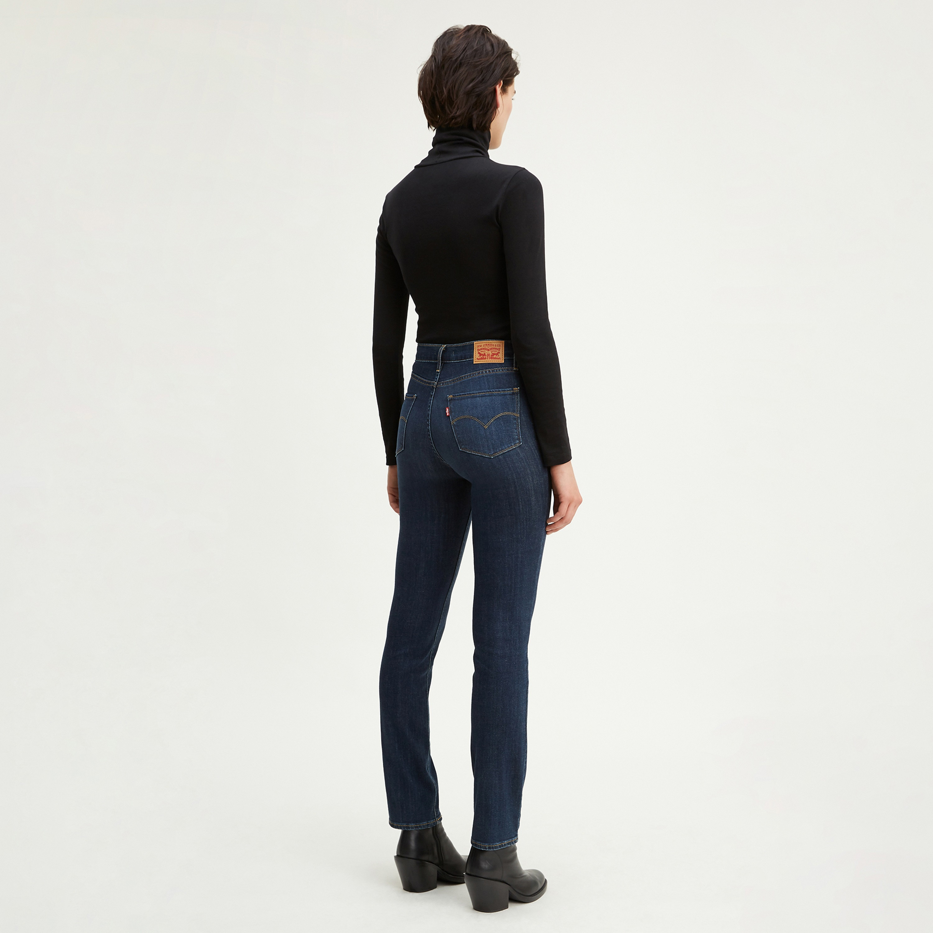 Levi's 724 Straight Fit Blue 5 Pockets Women's Jeans Inseam 28-women-clothing-bottoms-jeans-image-4