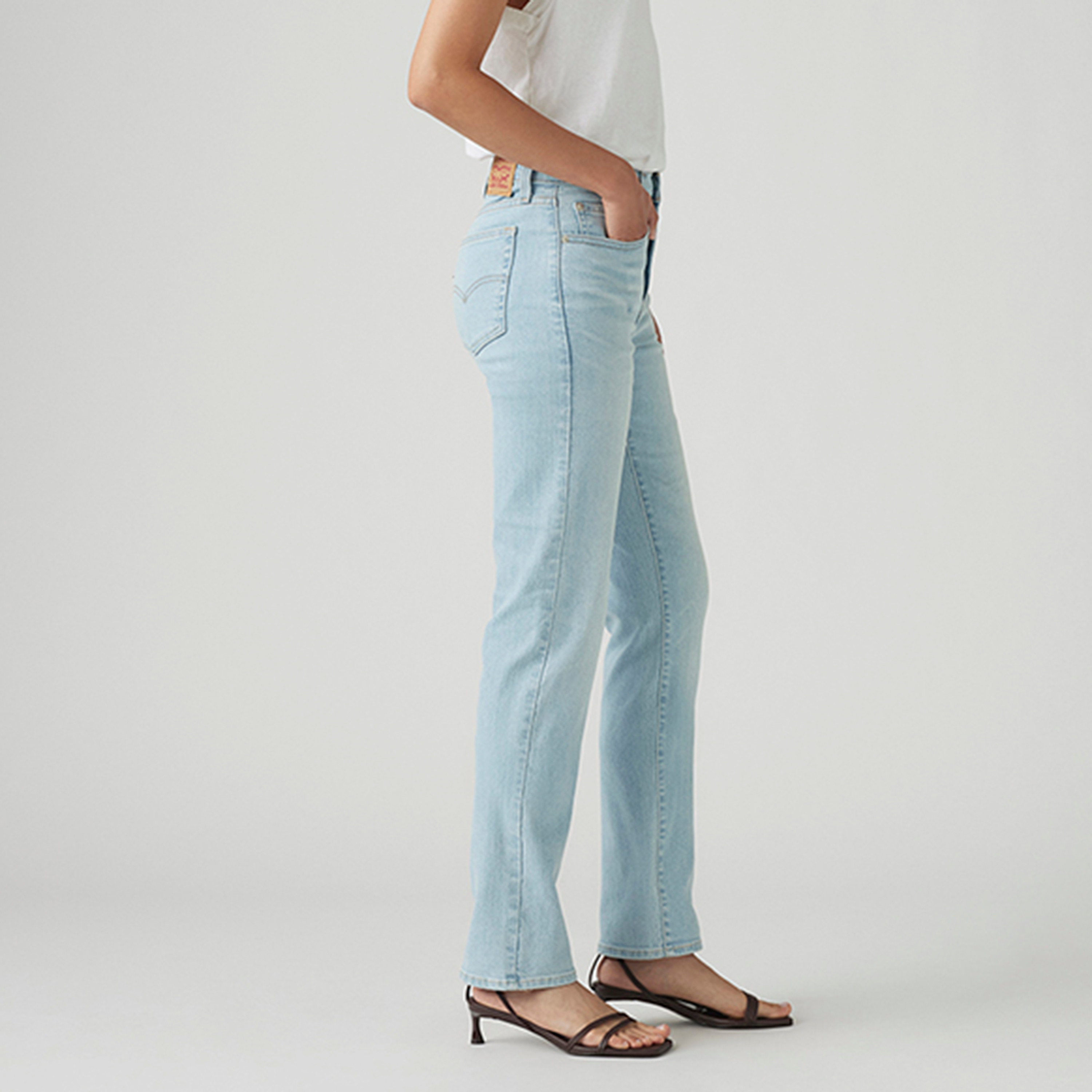 بنطلون جينز نسائي 724 بقصة مستقيمة وخمسة جيوب باللون الأزرق، مقاس 30 من ليفايس-women-clothing-bottoms-jeans-image-3