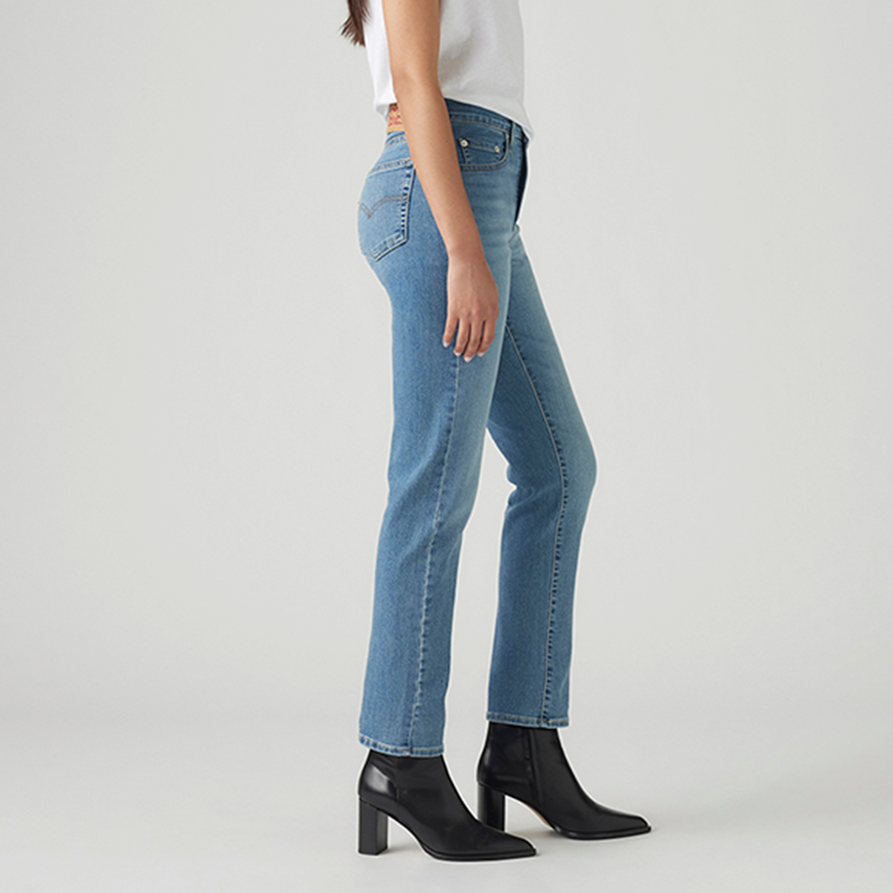 بنطلون جينز نسائي 724 بقصة مستقيمة وخمسة جيوب باللون الأزرق، مقاس 30 من ليفايس-women-clothing-bottoms-jeans-image-3