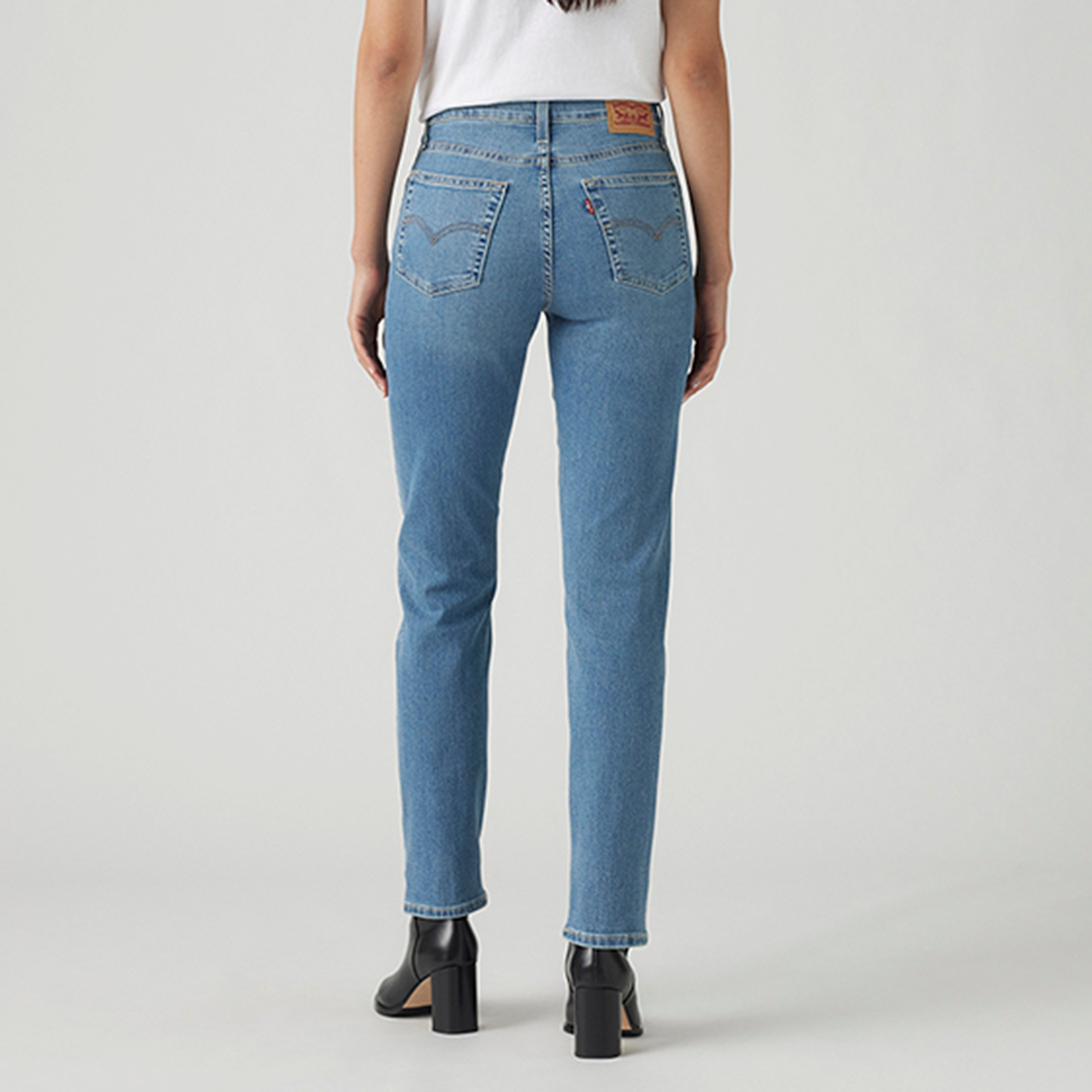 بنطلون جينز نسائي 724 بقصة مستقيمة وخمسة جيوب باللون الأزرق، مقاس 30 من ليفايس-women-clothing-bottoms-jeans-image-4