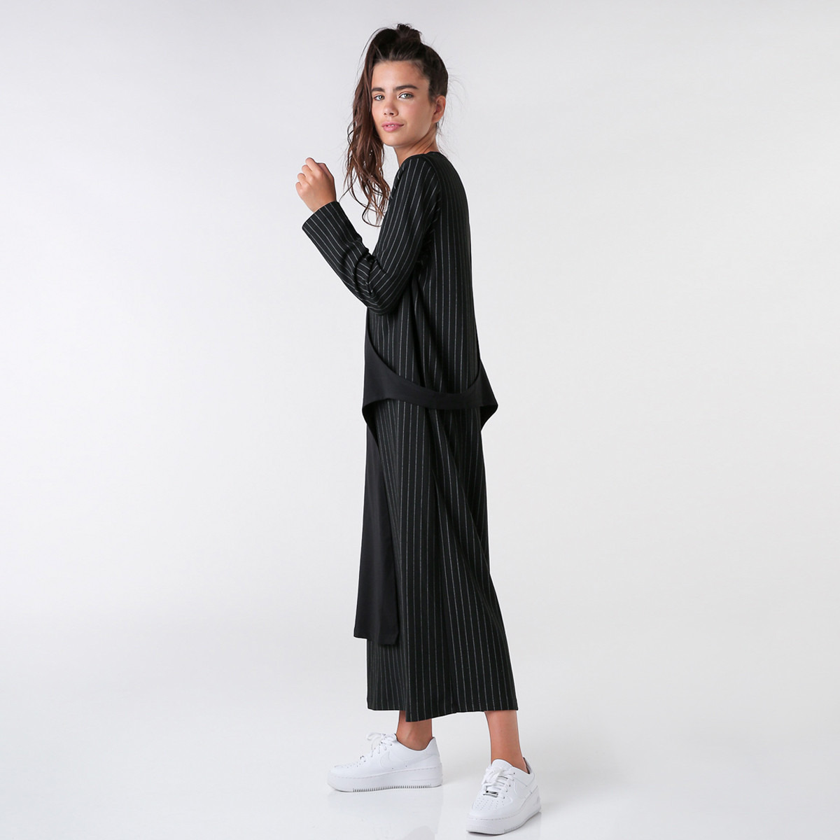 فستان مخطّط بياقة مستديرة واكمام طويلة من أنوتاه-women-clothing-dresses-image-2