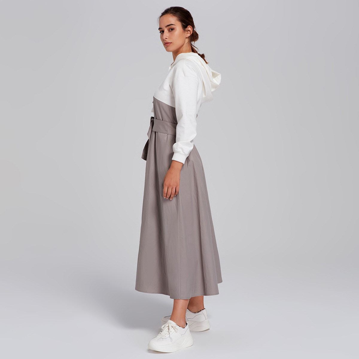 فستان ميدي بقوالب ملوّنة وياقة بقبّعة وخصر بحزام من إليجانزا-women-clothing-shirtsandblouses-blouses-image-3