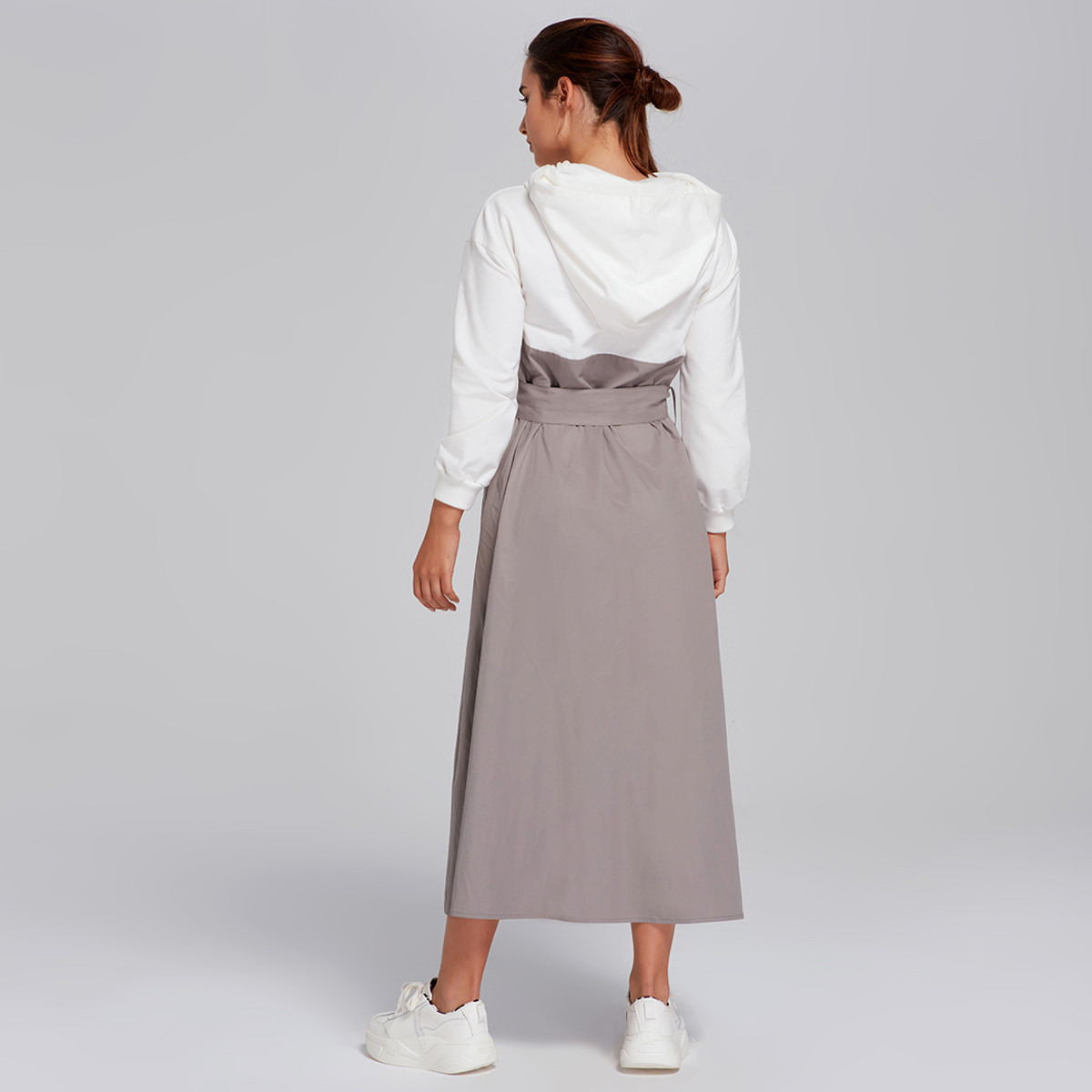 فستان ميدي بقوالب ملوّنة وياقة بقبّعة وخصر بحزام من إليجانزا-women-clothing-shirtsandblouses-blouses-image-4