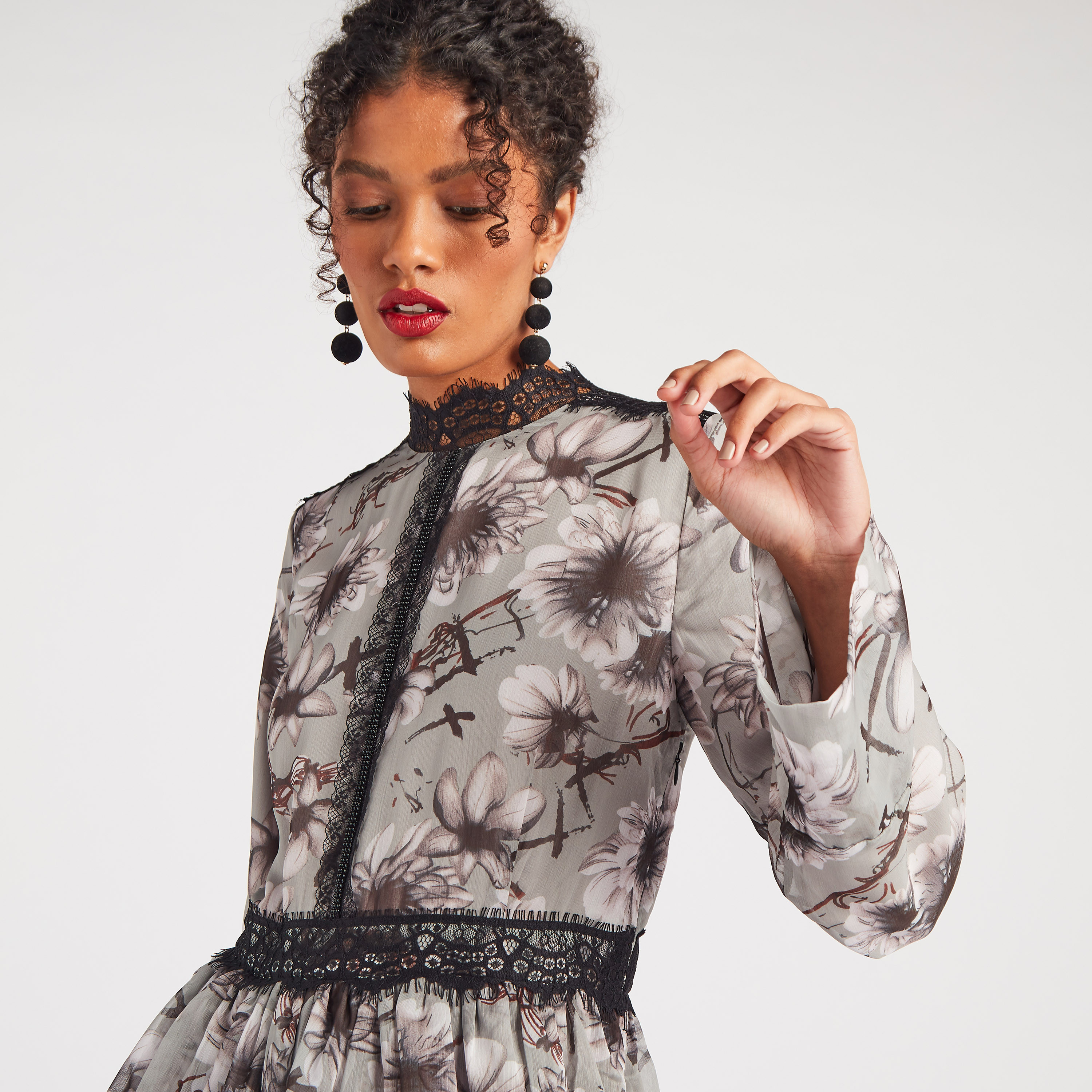فستان ماكسي إيه لاين بأكمام طويلة وتفاصيل دانتيل وطبعات زهرية من أنوتاه-women-clothing-dresses-image-3