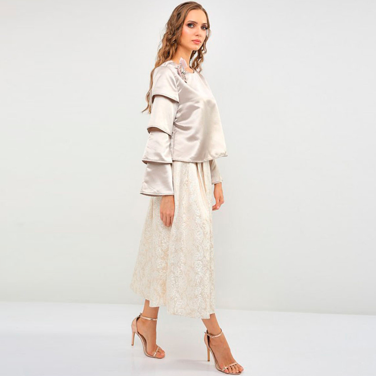 بلوزة بأكمام طويلة وتفاصيل مزخرفة من أنوتاه-women-clothing-shirtsandblouses-blouses-image-1