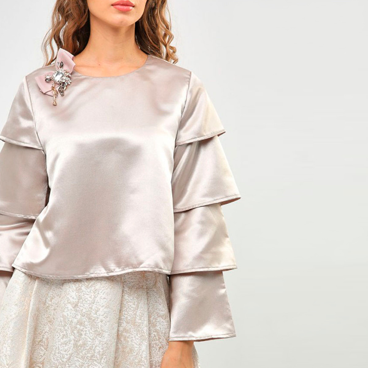 بلوزة بأكمام طويلة وتفاصيل مزخرفة من أنوتاه-women-clothing-shirtsandblouses-blouses-image-4
