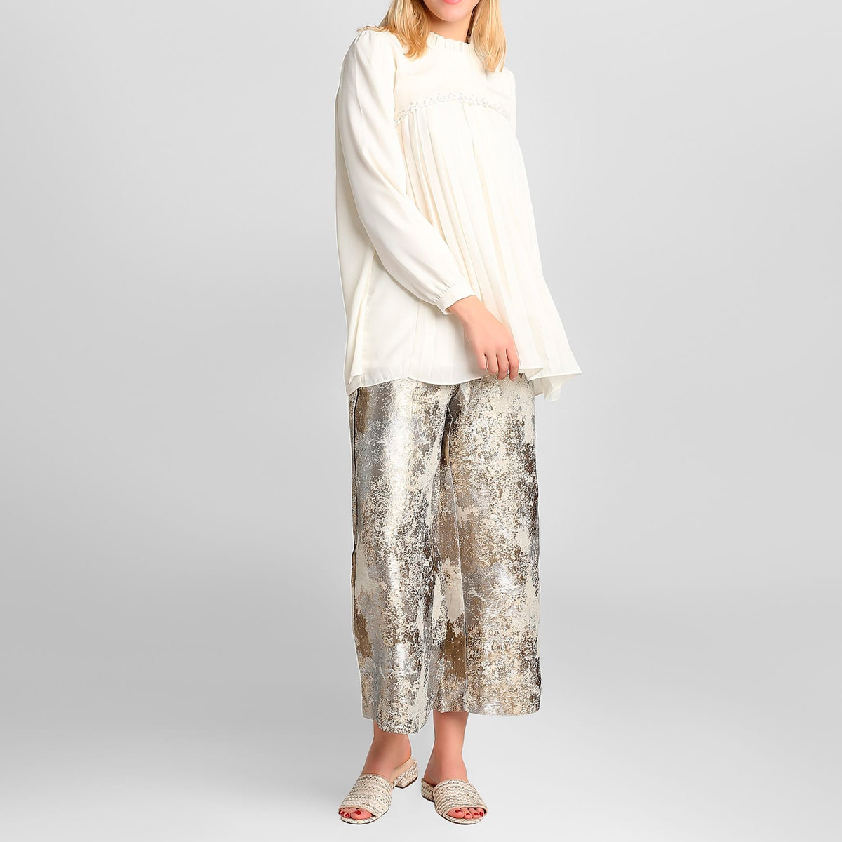 بلوزة بياقة عالية وتفاصيل ثنايا من أنوتاه-women-clothing-shirtsandblouses-blouses-image-2