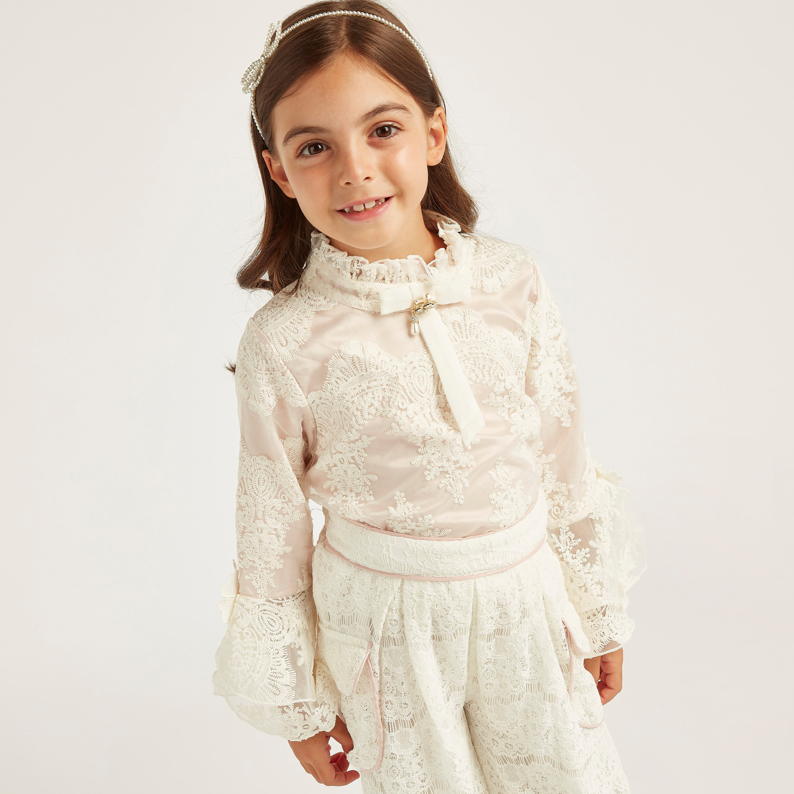 بلوزة مطرزة بياقة عالية وأكمام طويلة من أنوتاه-girls-clothing-blousesandshirts-image-1