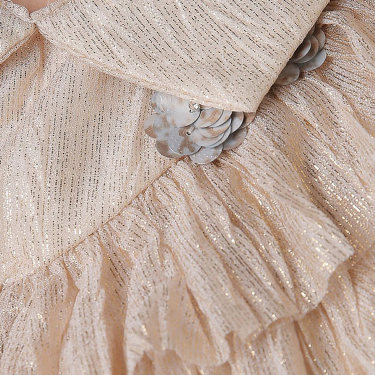 بلوزة بارزة الملمس بأكمام طويلة وتفاصيل كشكش من خامات مستدامة-girls-clothing-blousesandshirts-image-4