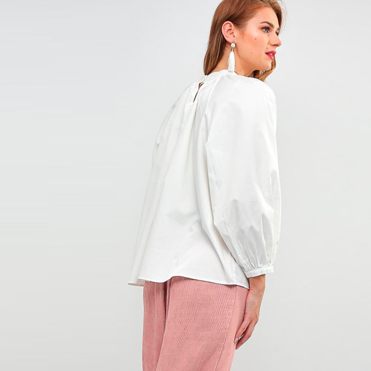 بلوزة سادة بياقة مزيّنة وأكمام بيشوب من أنوتاه-women-clothing-shirtsandblouses-blouses-image-4