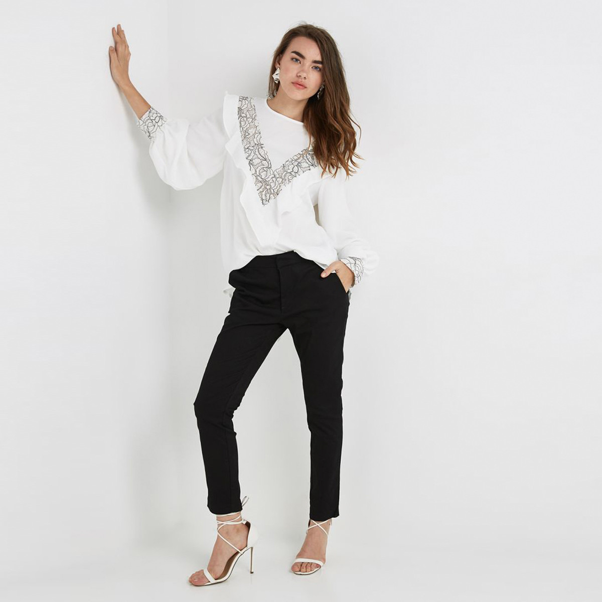 بنطلون سادة بخصر متوسط الارتفاع وجيوب من أنوتاه-women-clothing-bottoms-trousers-image-2
