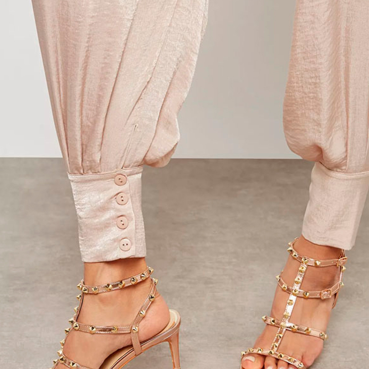بنطلون هاريم بارز الملمس بجيوب وخصر متوسط الارتفاع من أنوتاه-women-clothing-bottoms-trousers-image-3