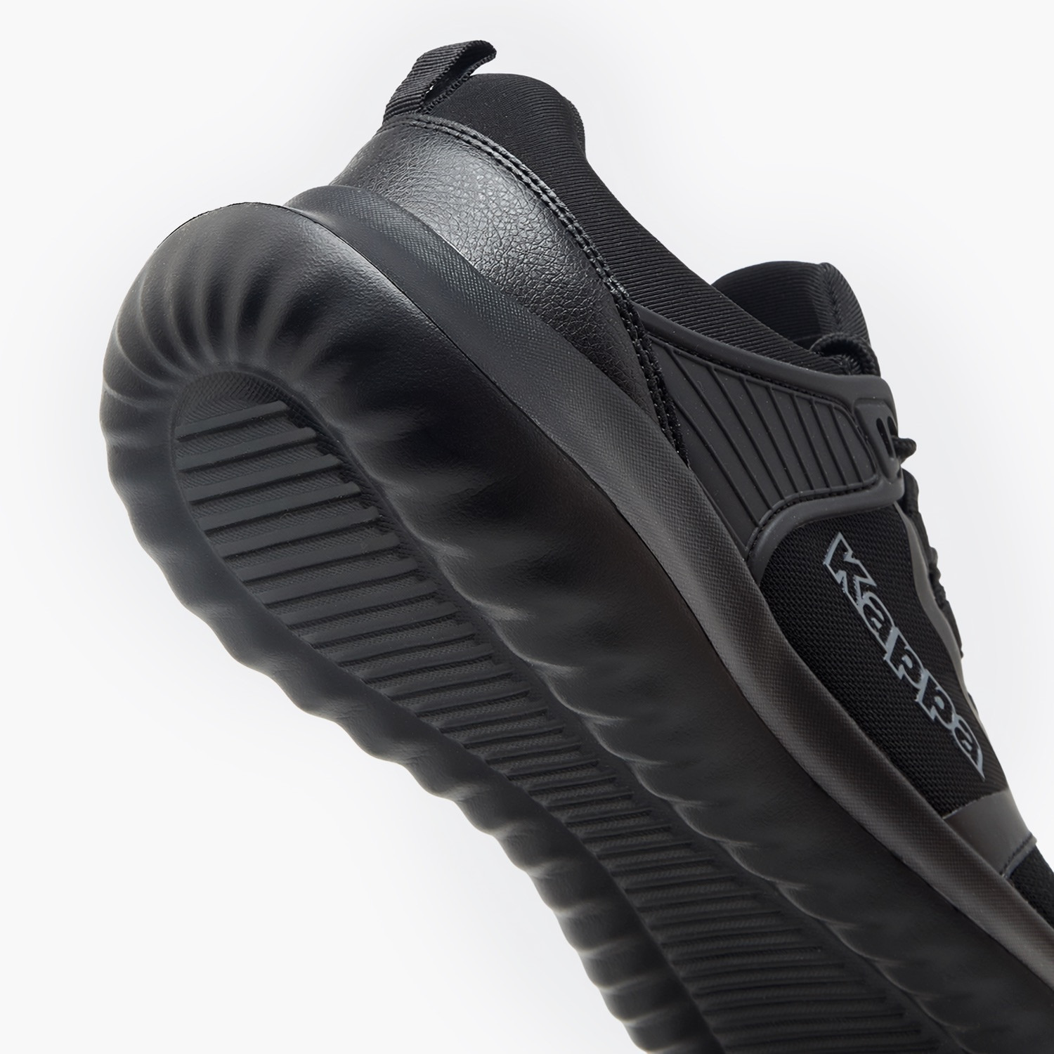 حذاء رياضي للرجال بتصميم مقسم ورباط إغلاق من كابا-men-shoes-sports-image-5