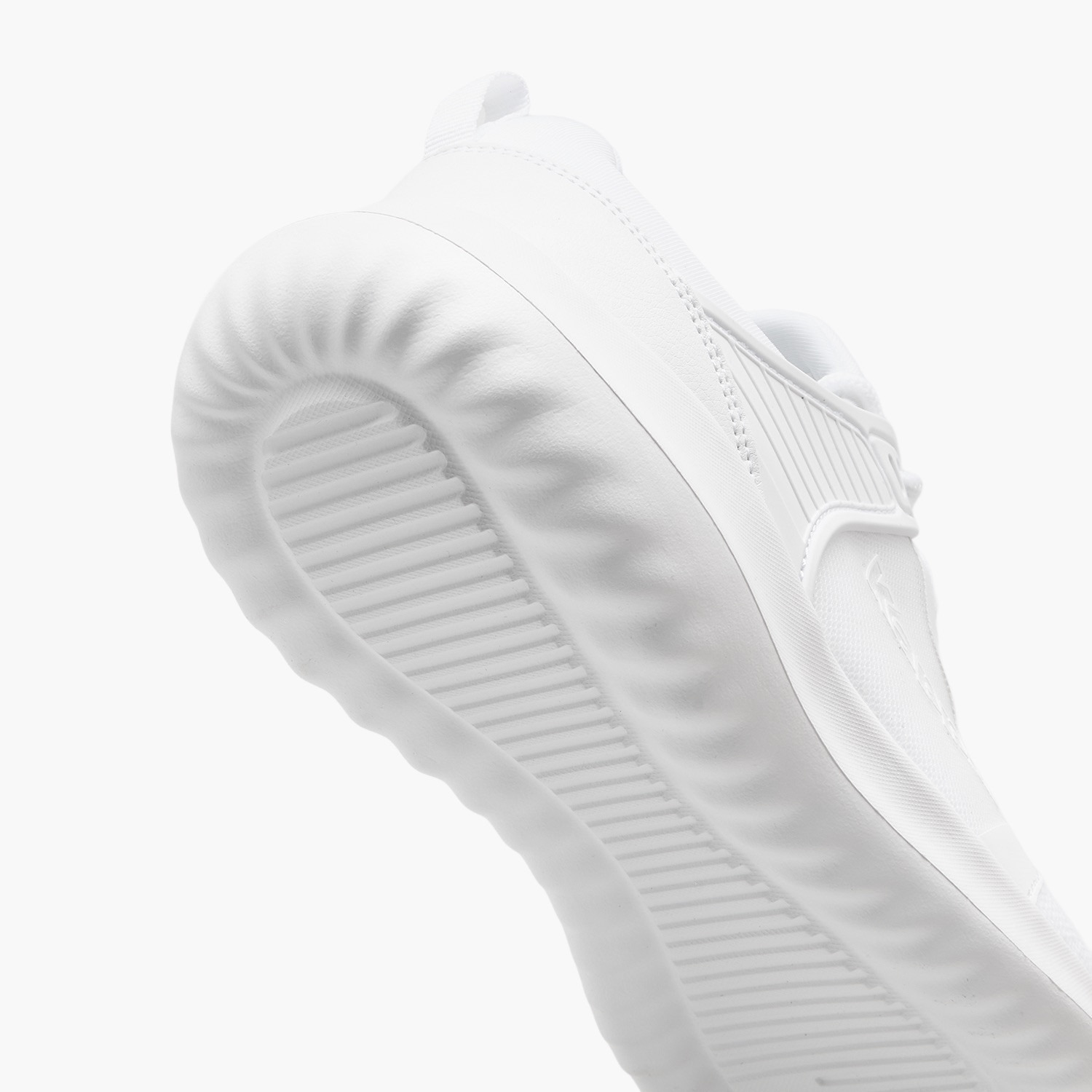 حذاء رياضي للرجال بتصميم مقسم ورباط إغلاق من كابا-men-shoes-sports-image-5