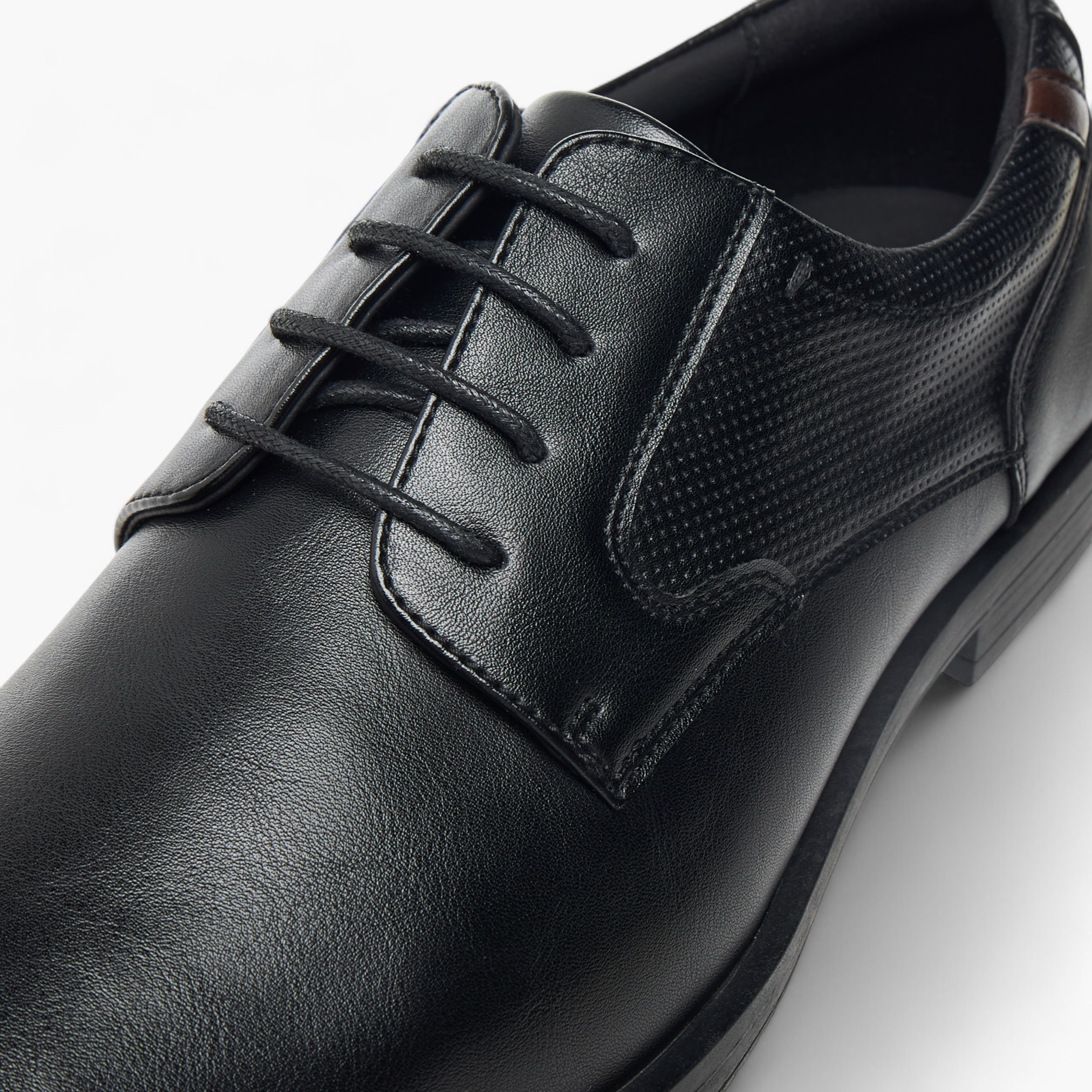 حذاء ديربي بارز الملمس برباط إغلاق من إل بي إل من شو إكسبريس-men-shoes-formalshoes-image-4