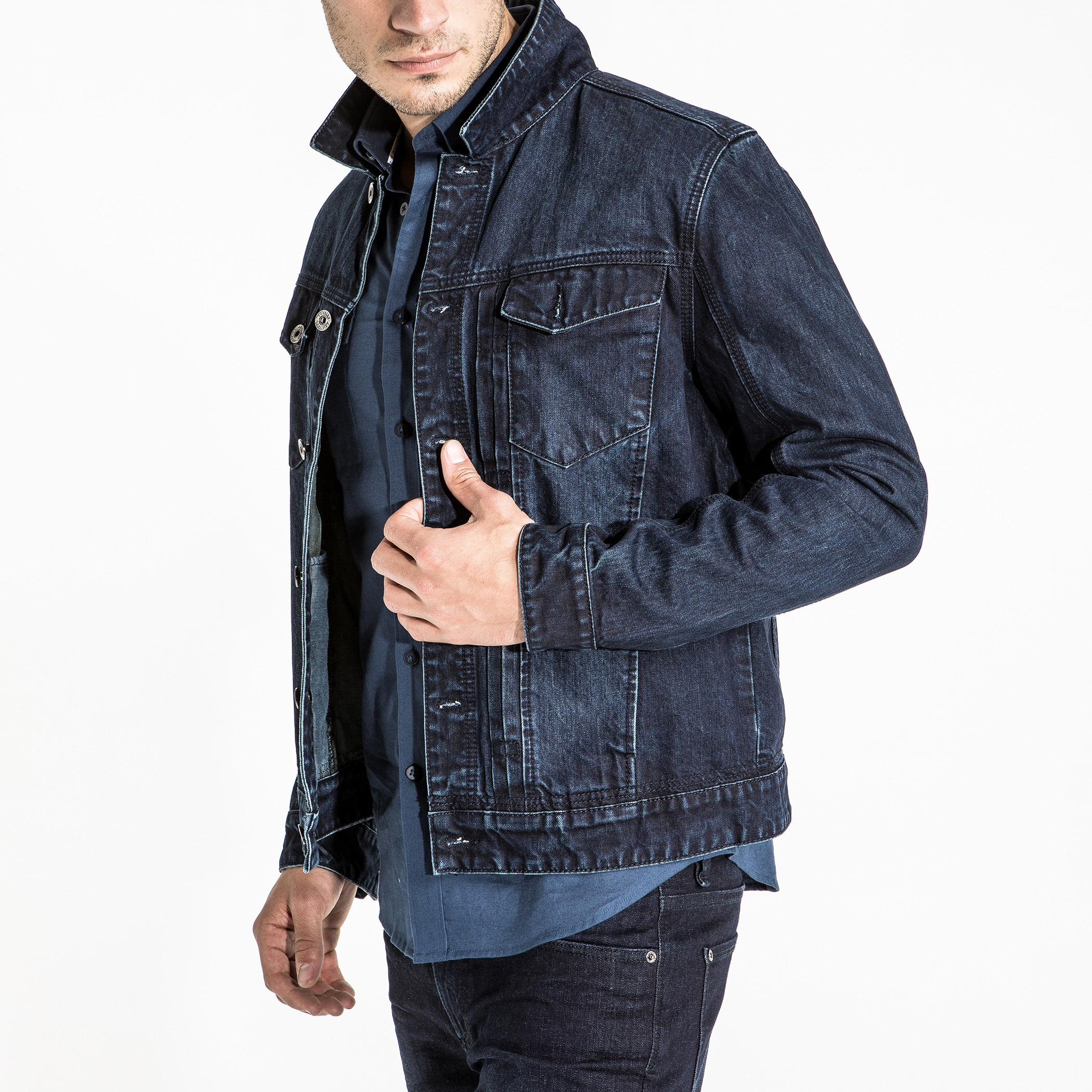 جاكيت من الدينم بأكمام طويلة وأزرار إغلاق وجيوب-men-clothing-jacketsandblazers-jackets-image-2