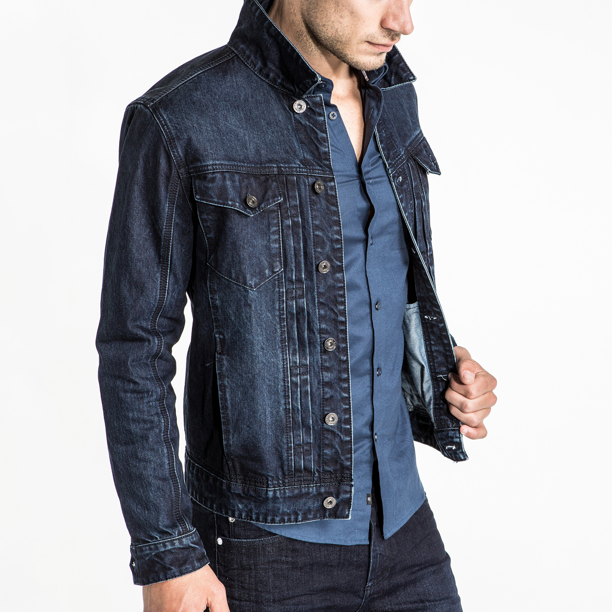 جاكيت من الدينم بأكمام طويلة وأزرار إغلاق وجيوب-men-clothing-jacketsandblazers-jackets-image-3