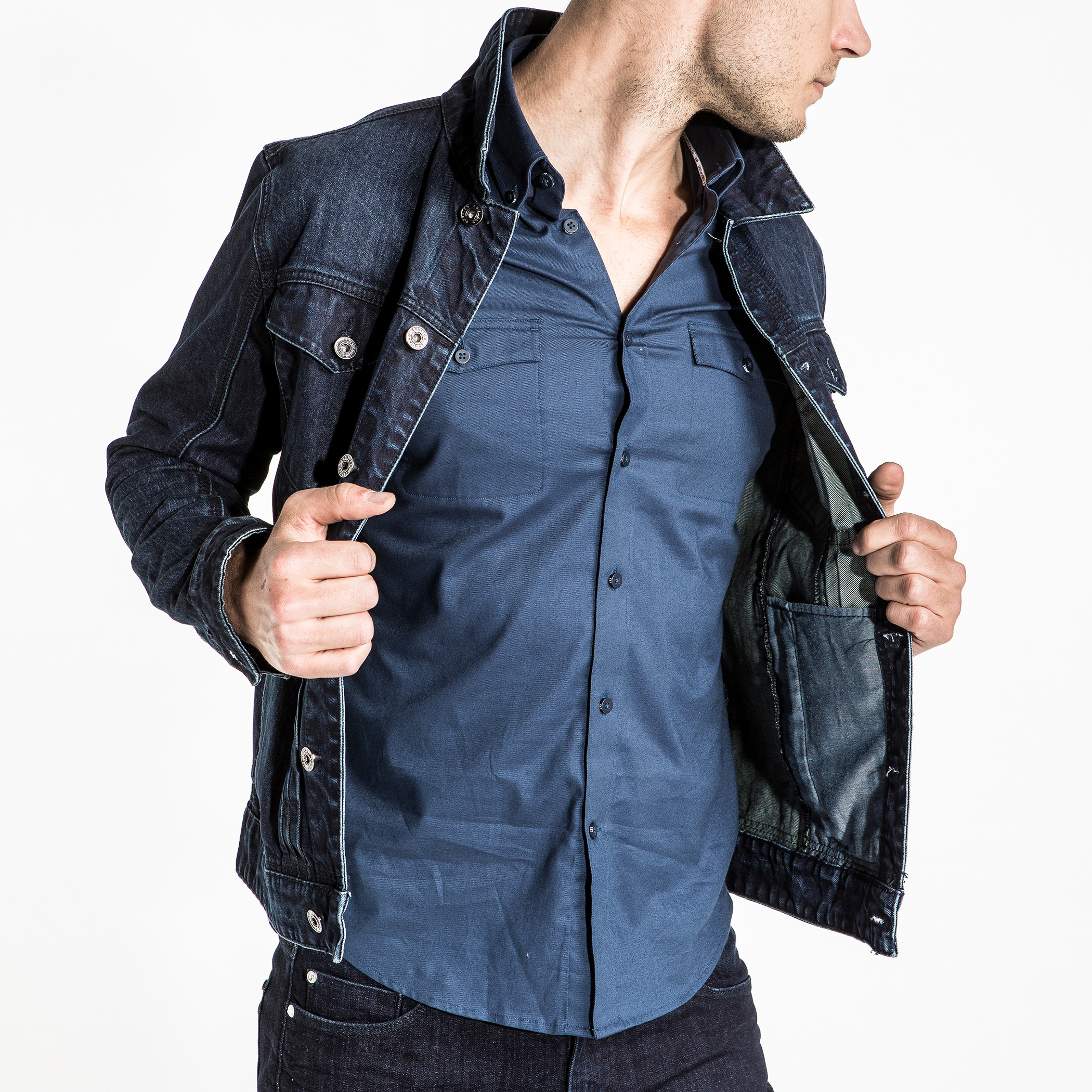 جاكيت من الدينم بأكمام طويلة وأزرار إغلاق وجيوب-men-clothing-jacketsandblazers-jackets-image-4