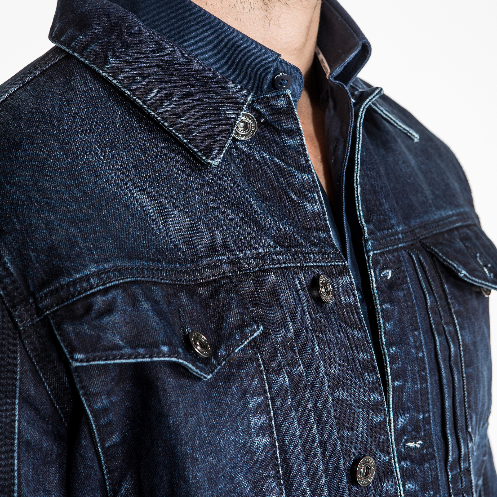 جاكيت من الدينم بأكمام طويلة وأزرار إغلاق وجيوب-men-clothing-jacketsandblazers-jackets-image-6