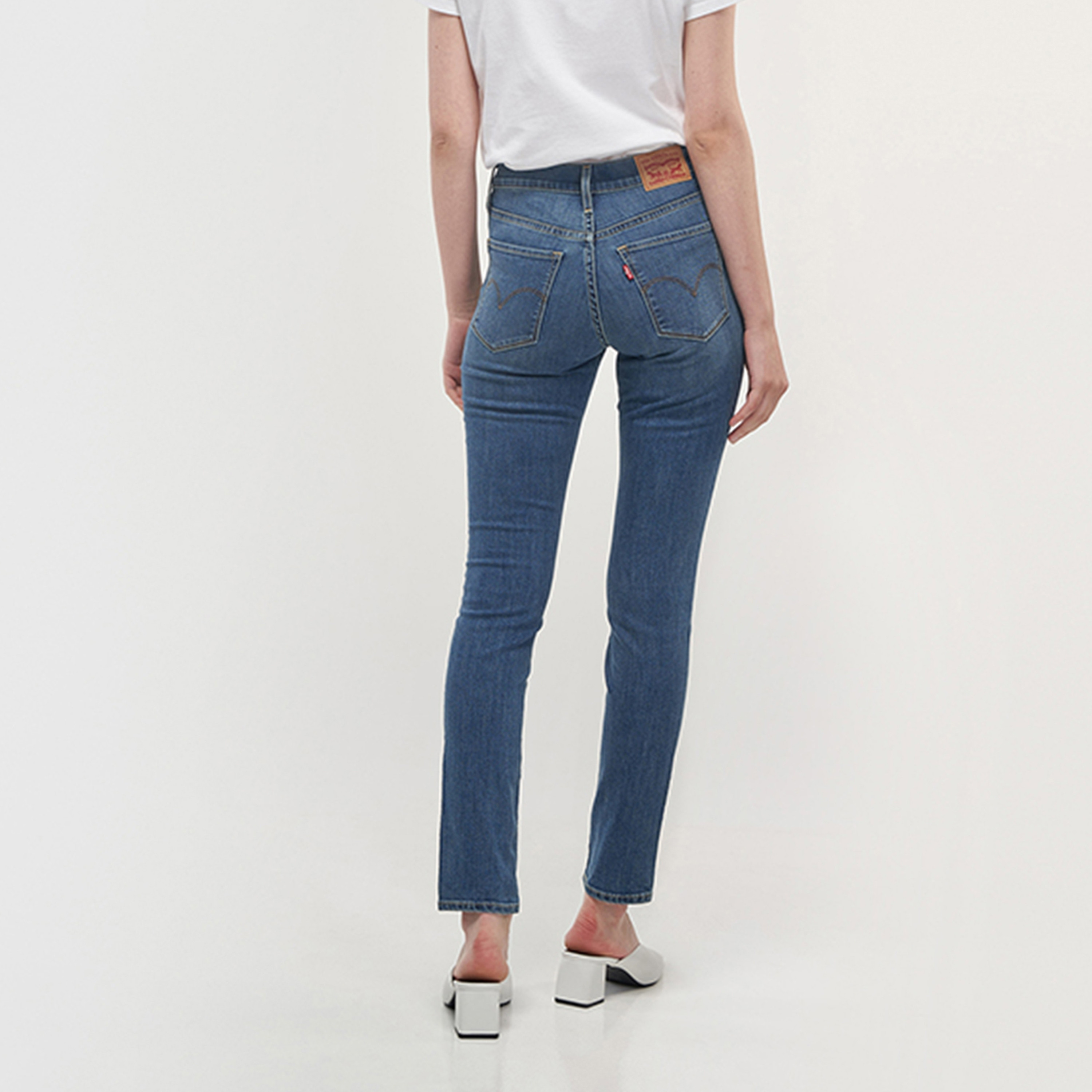 بنطال جينز نسائي ضيق باللون الأزرق من Levi's-women-clothing-bottoms-jeans-image-3
