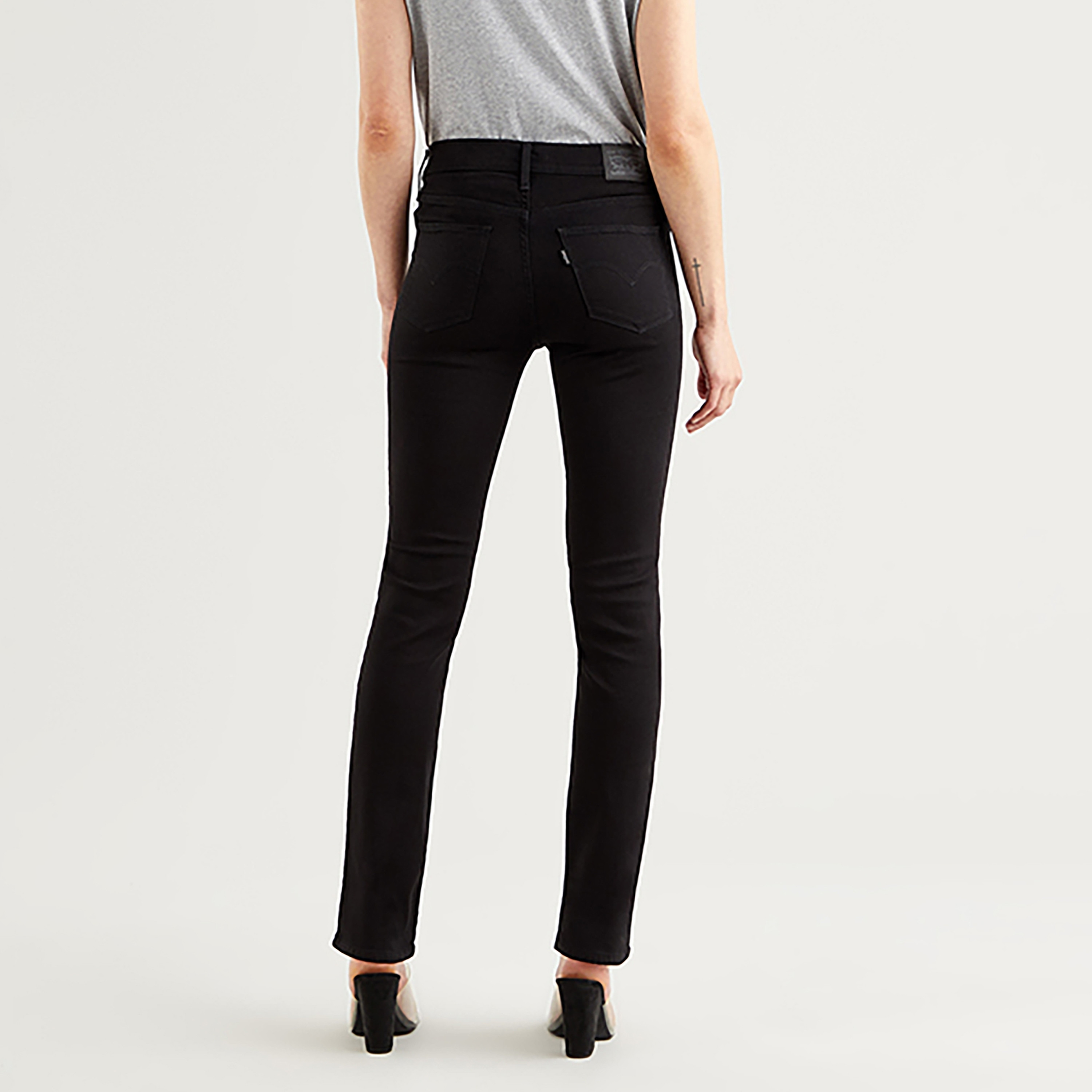 بنطال جينز نسائي أسود سادة مقاس 312 من Levi's-women-clothing-bottoms-jeans-image-4