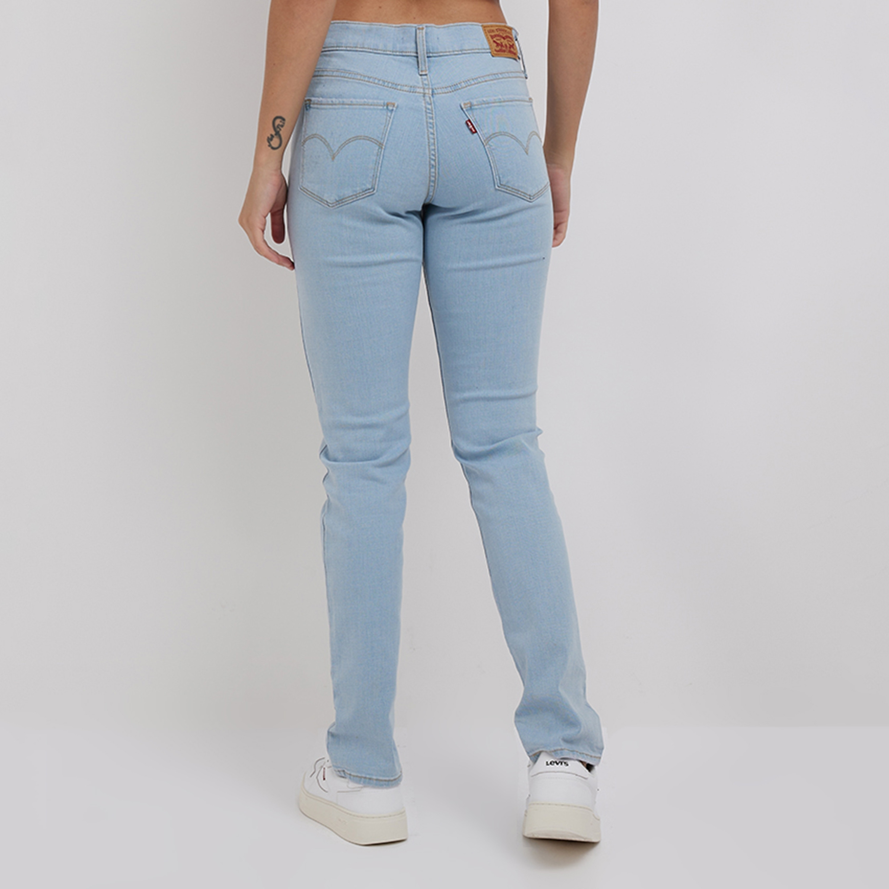 بنطال جينز من ليفايز 312 بلون ازرق ذو سلیم فت وجيب متوسط الارتفاع-women-clothing-bottoms-jeans-image-2