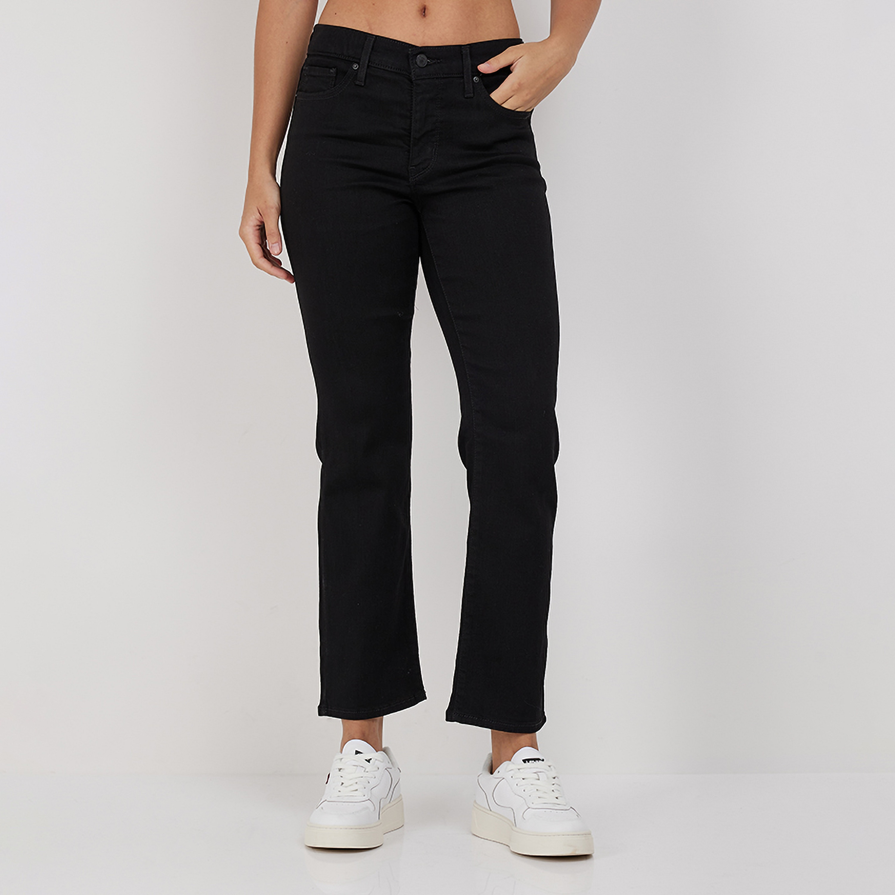 بنطلون جينز نسائي من بقصة مستقيمة وخمسة جيوب باللون الأسود مقاس 30 من ليفايس-women-clothing-bottoms-jeans-image-1