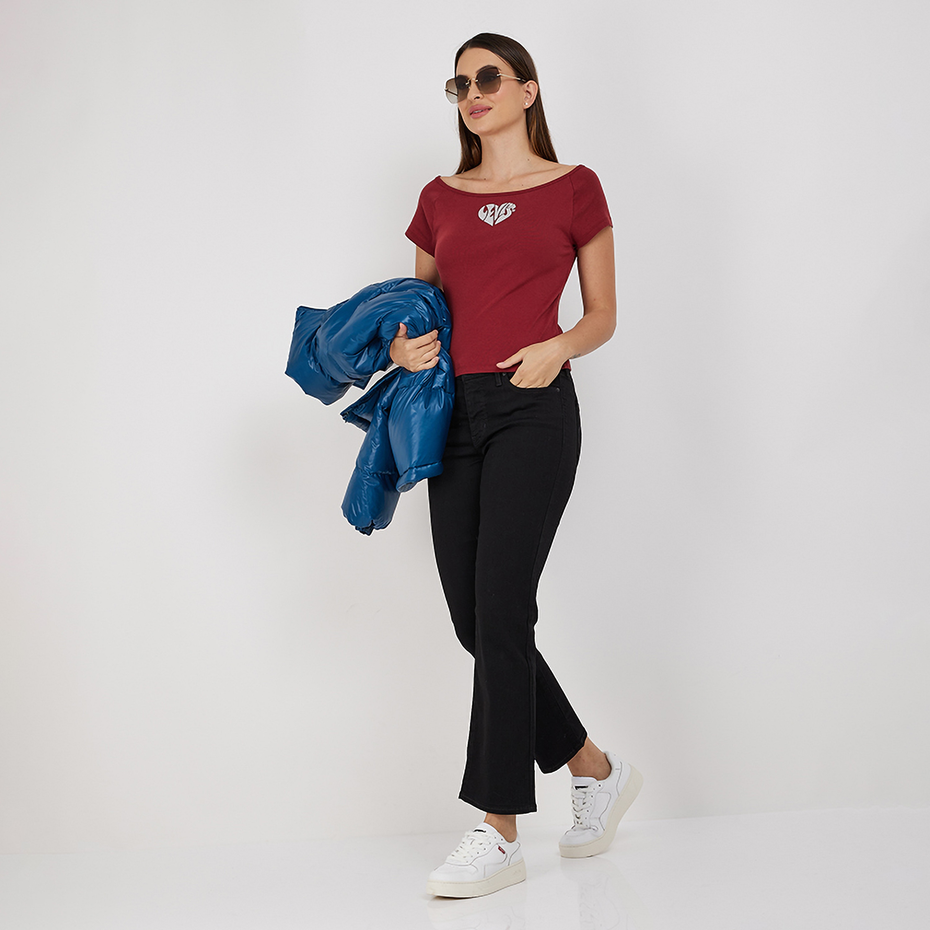 بنطلون جينز نسائي من بقصة مستقيمة وخمسة جيوب باللون الأسود مقاس 30 من ليفايس-women-clothing-bottoms-jeans-image-2
