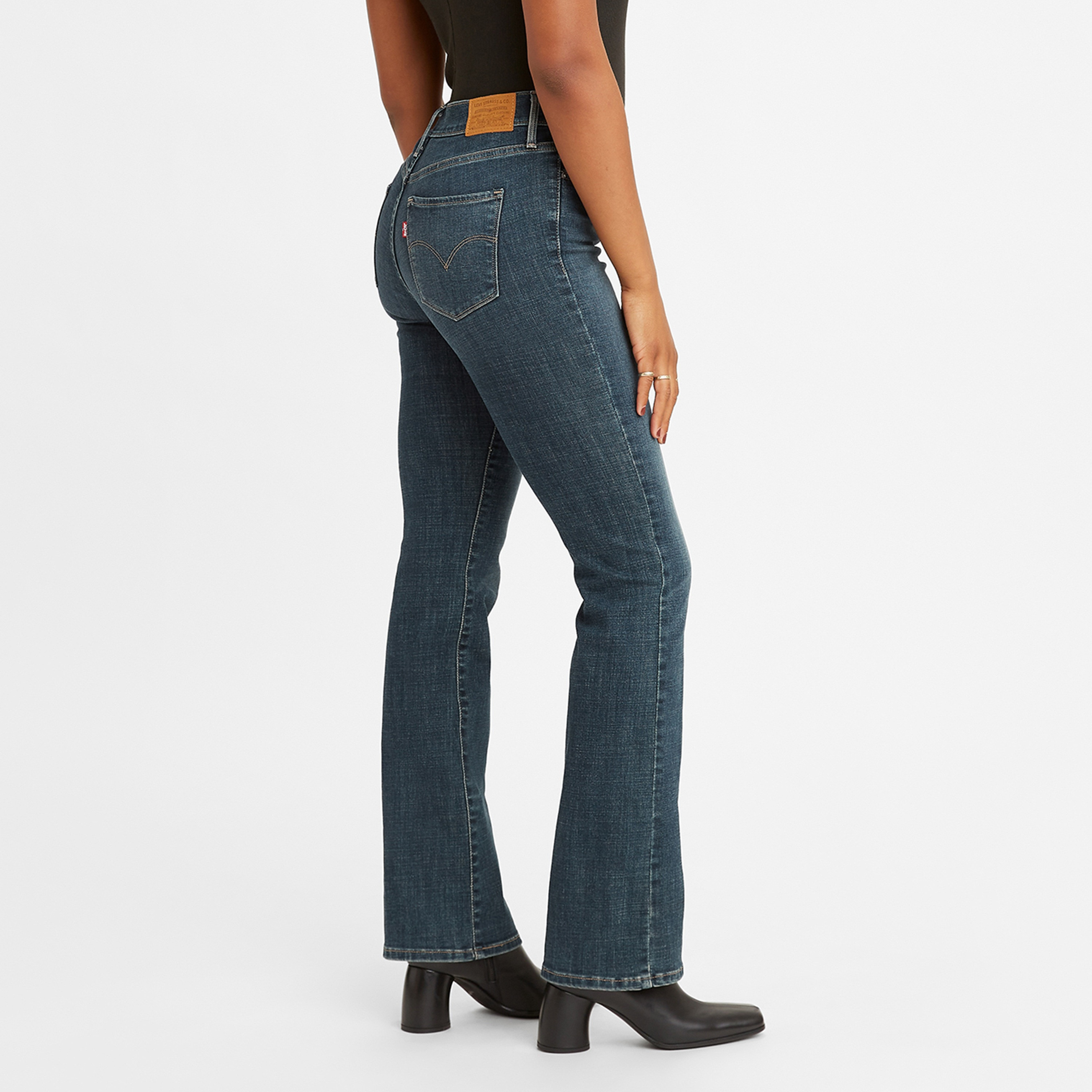 بنطلون جينز نسائي 315 بقصة بوت كات أزرق بـ5 جيوب ومقاس 30 من ليفايس-women-clothing-bottoms-jeans-image-3