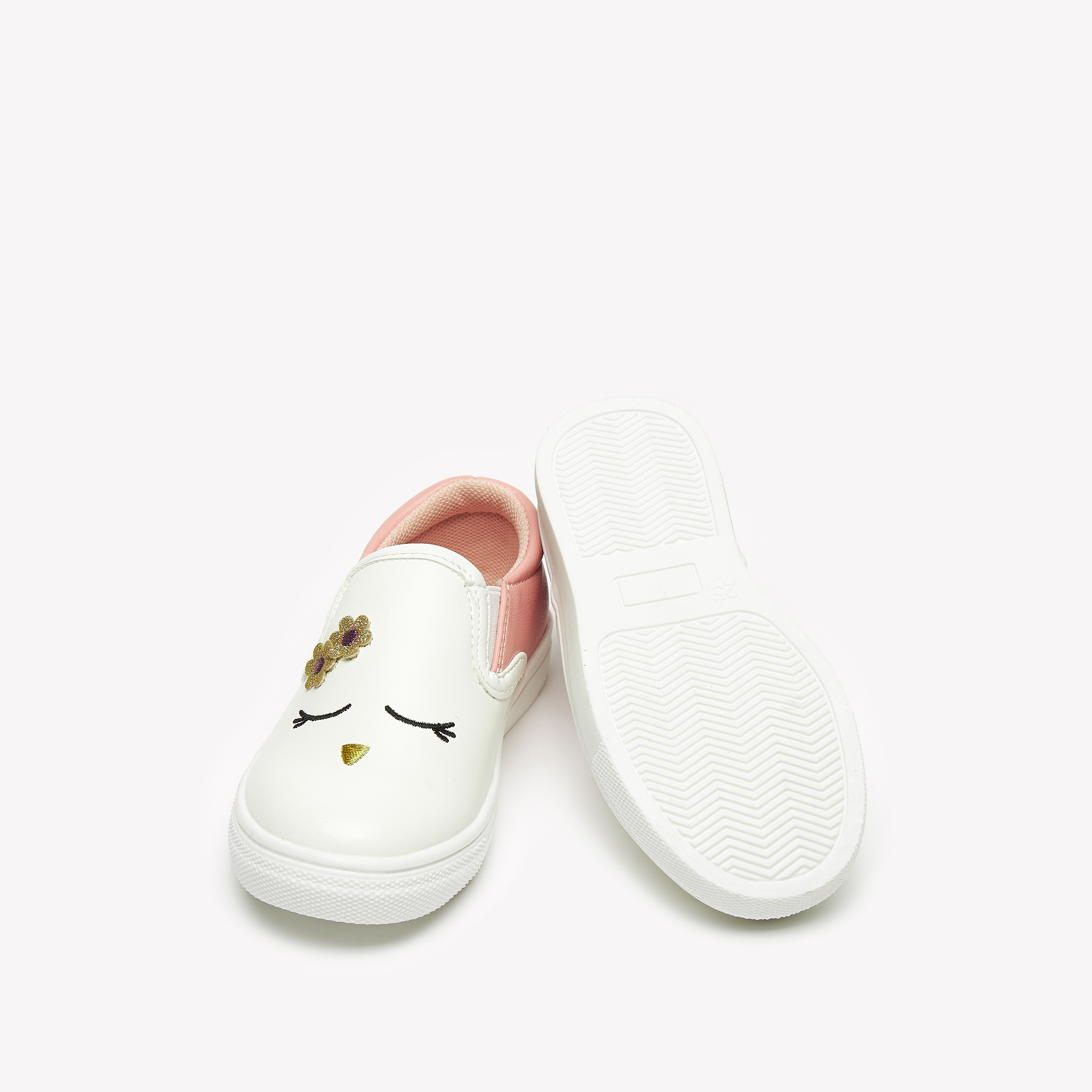 حذاء سهل الارتدء بتفاصيل زخارف من جونيورز-girls-shoes-sneakers-image-2