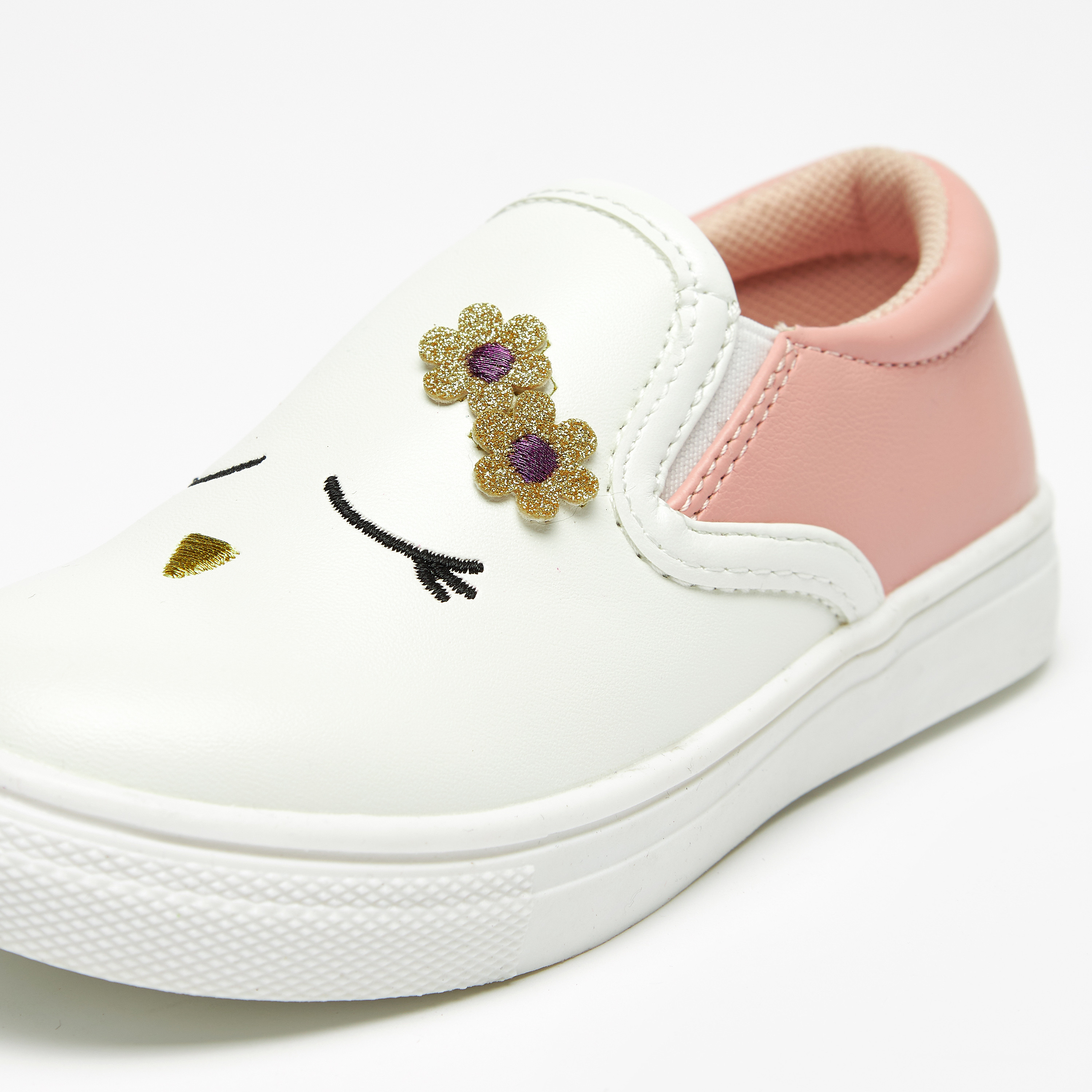 حذاء سهل الارتدء بتفاصيل زخارف من جونيورز-girls-shoes-sneakers-image-4